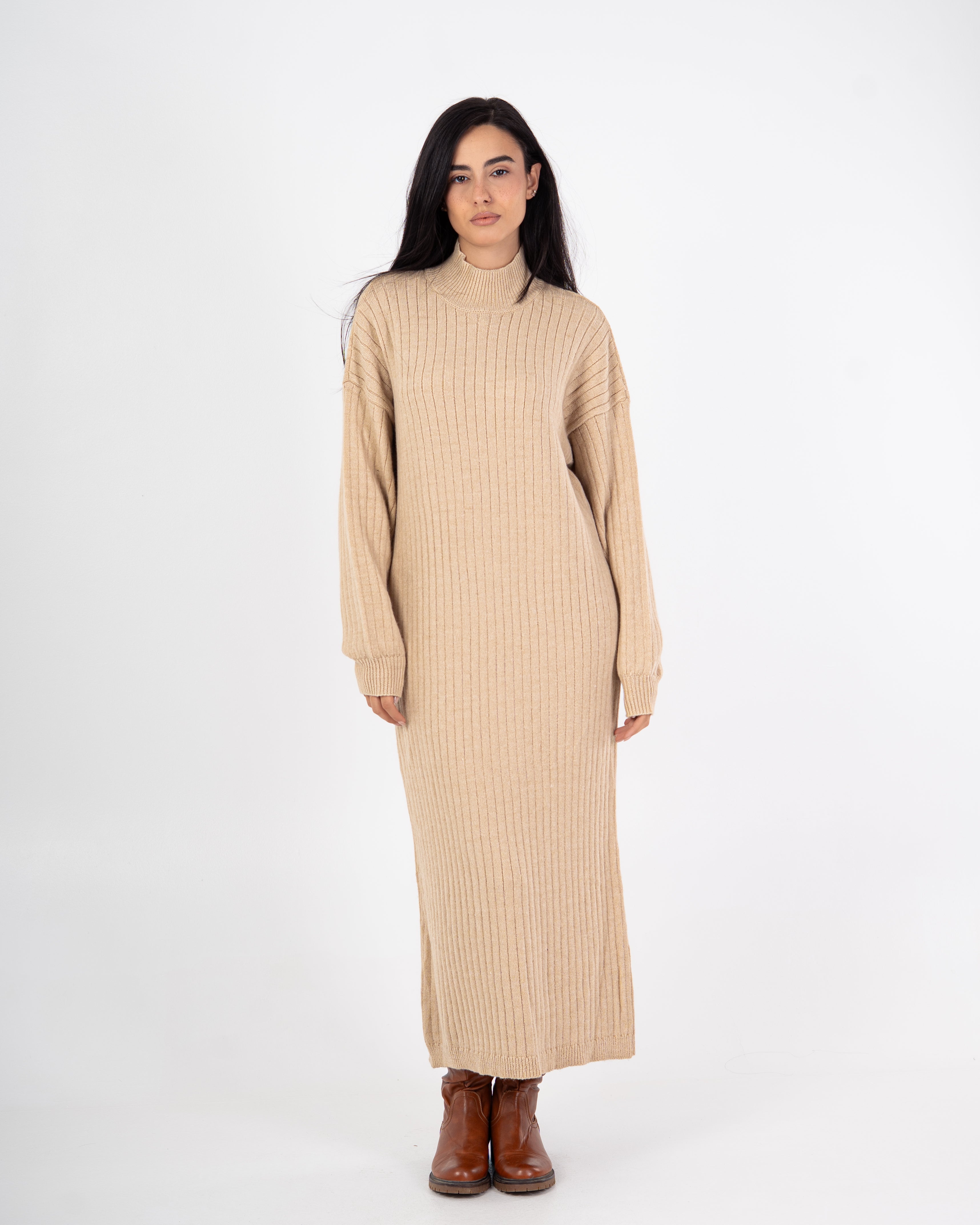 فستان محبوك - مع (رقبة على شكل حرف A)