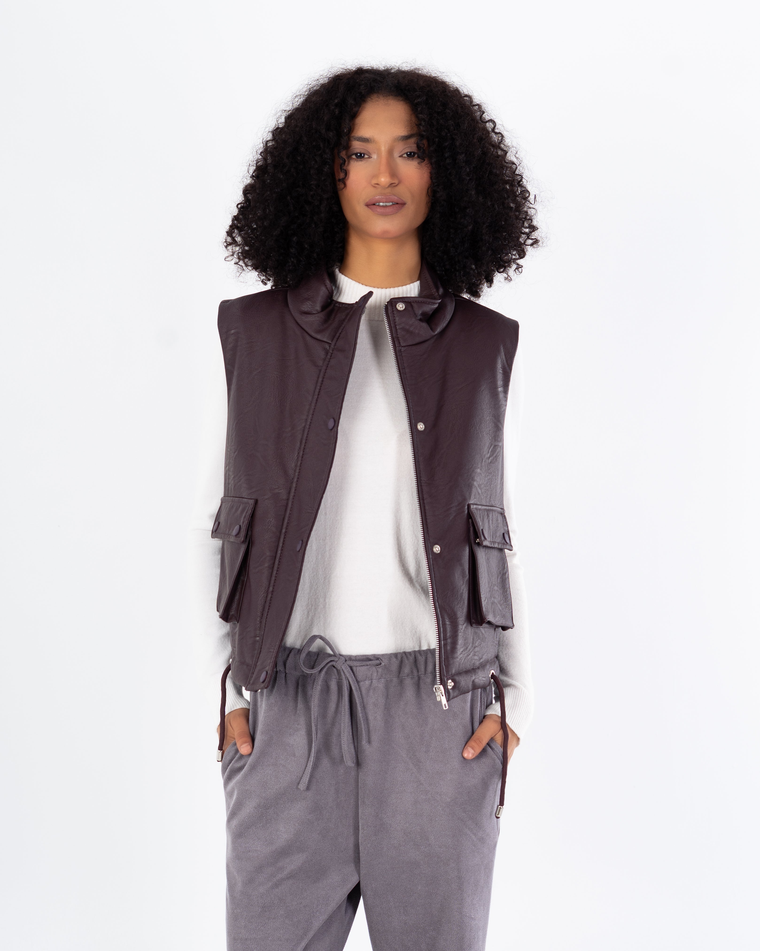 سترة جلدية قصيرة سادة – جيبان