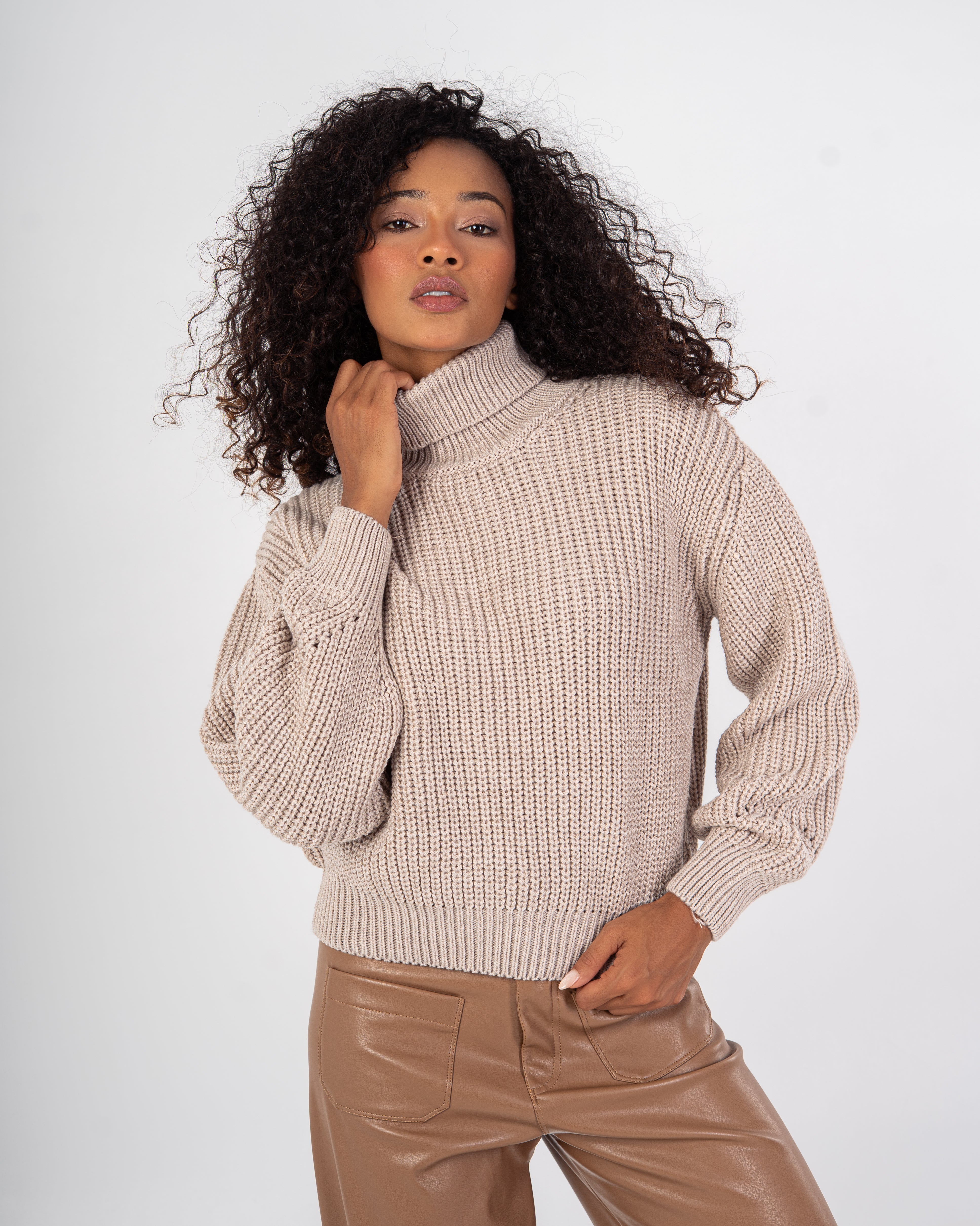 Knitwear Pullover – High Neck