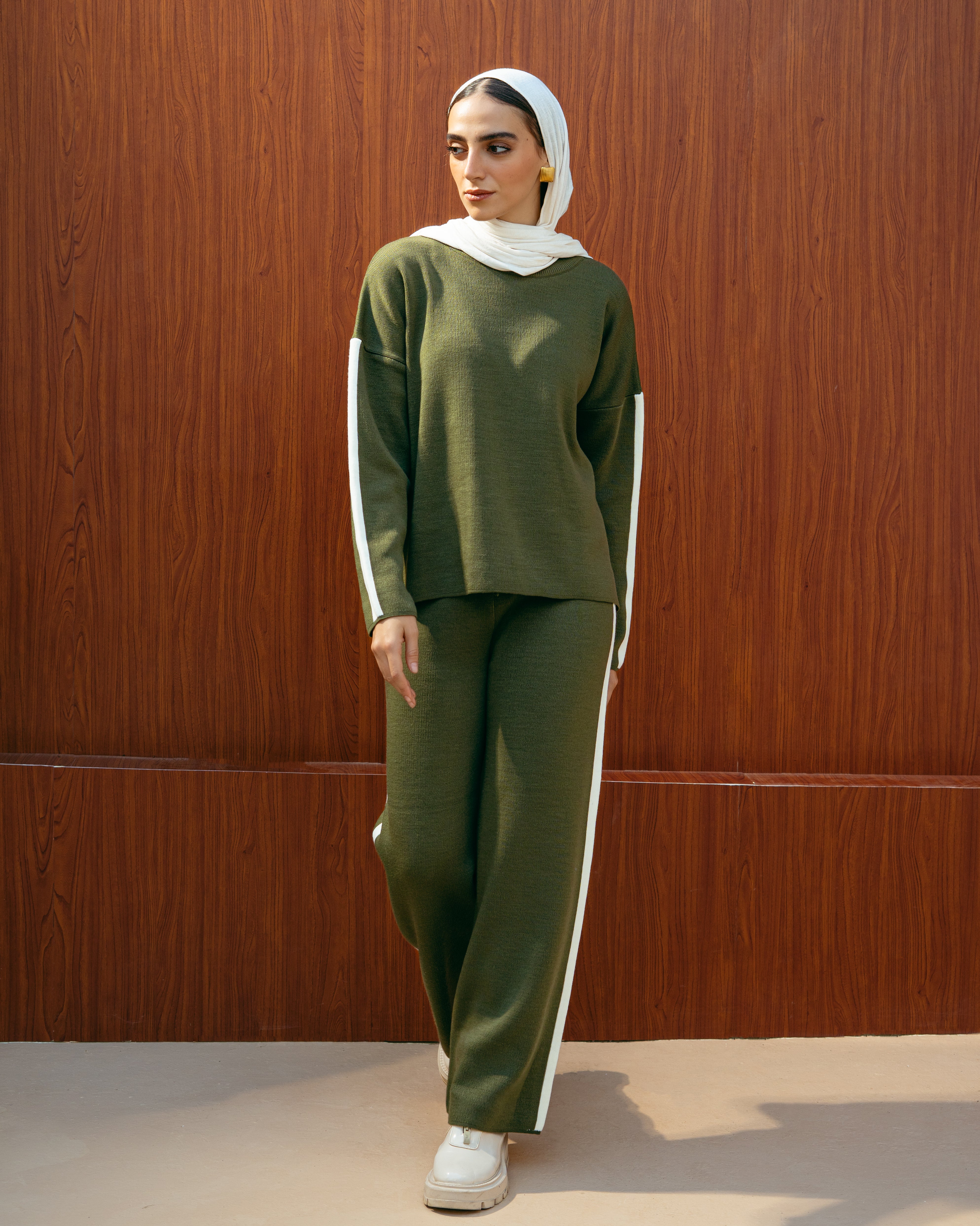 Knitwear Suit – Stripe On Sleeves