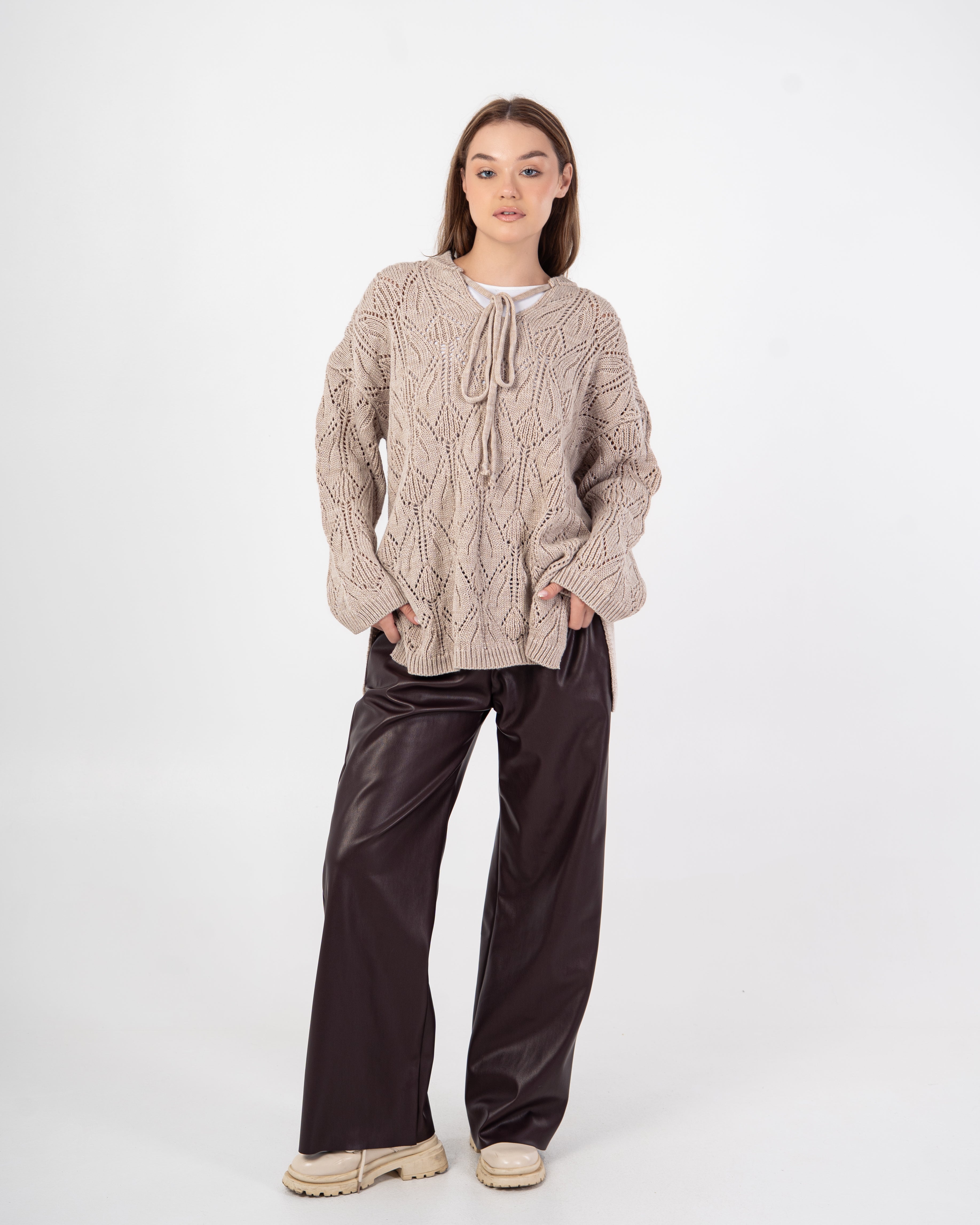 Knitwear Pullover – With Neck Tie
