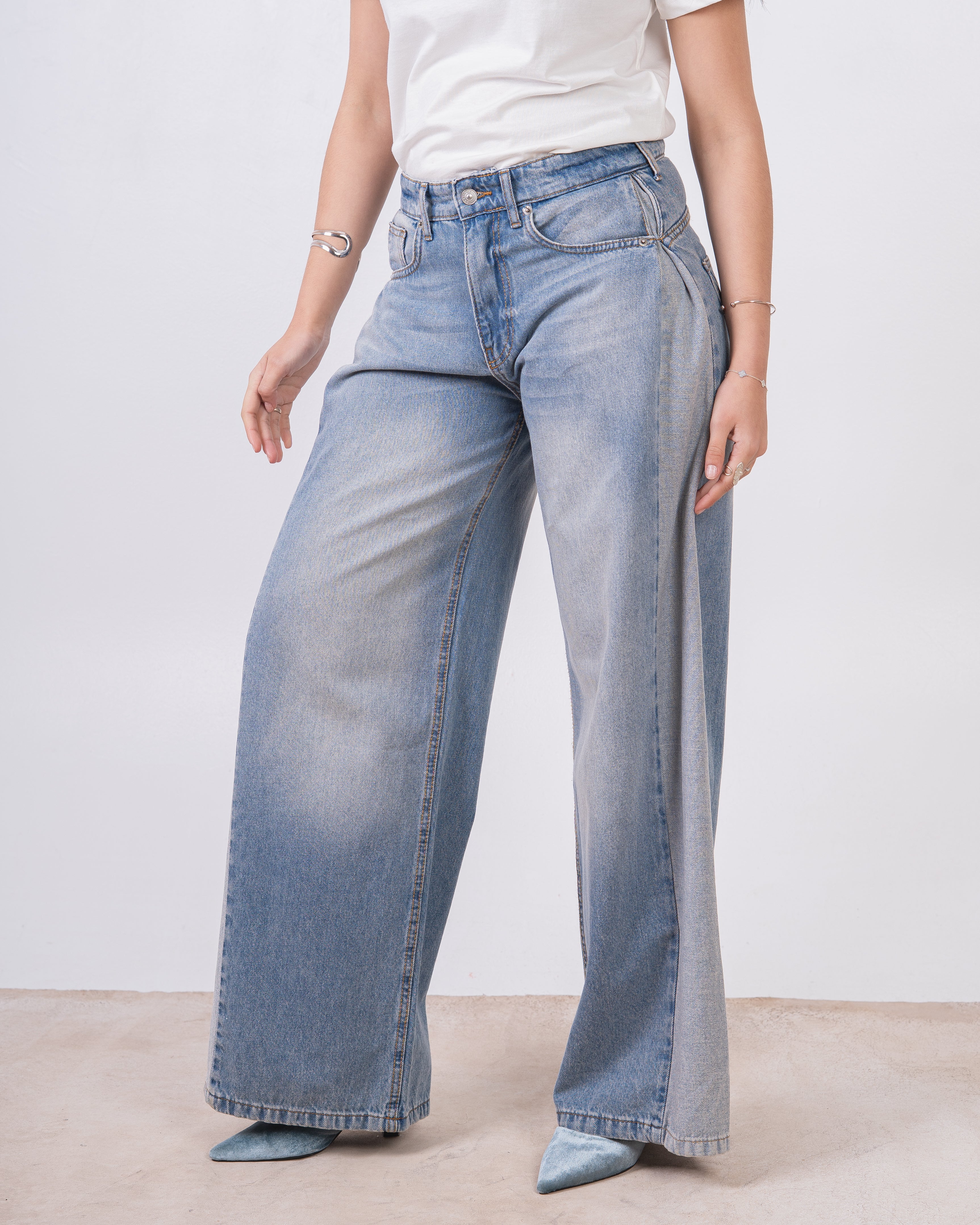 بنطلون جينز واسع الساقين – ألواح جانبية متباينة