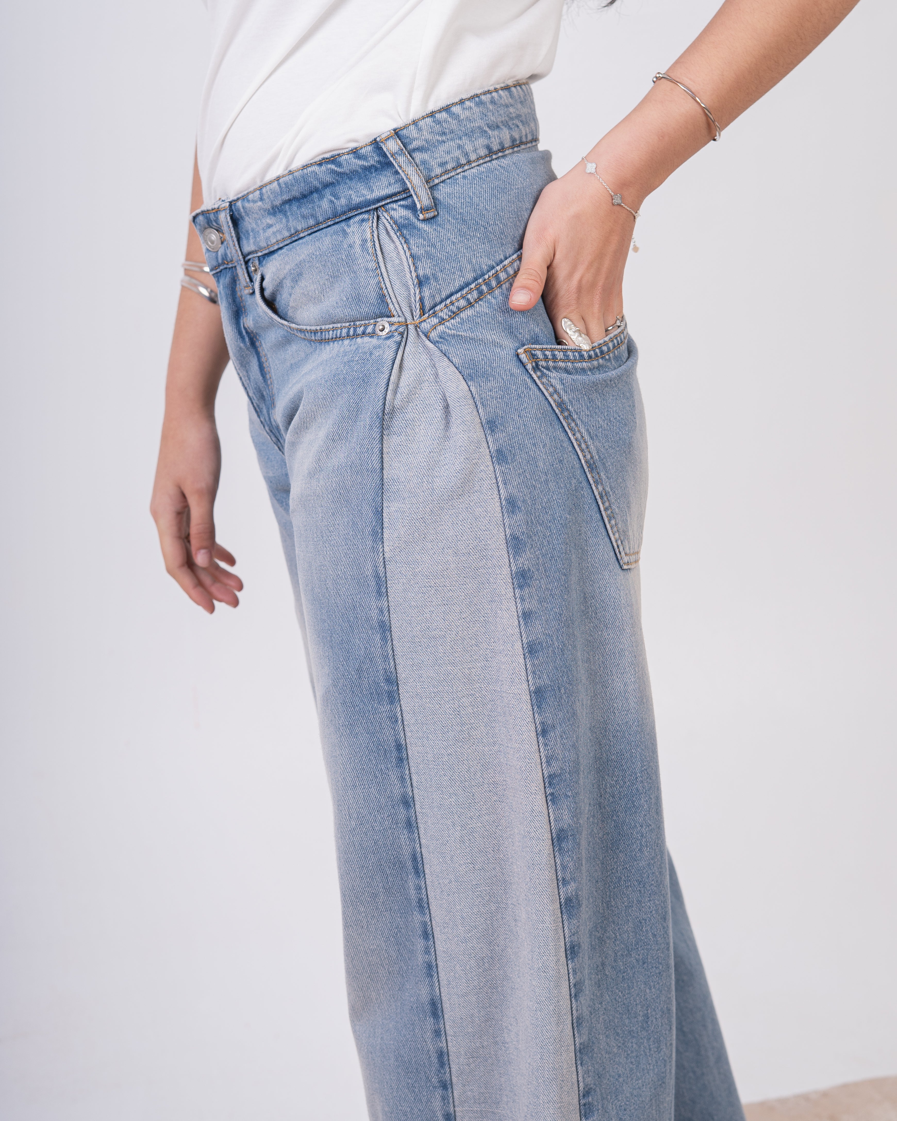 Wide-Leg Jeans – Contrast Side Panels