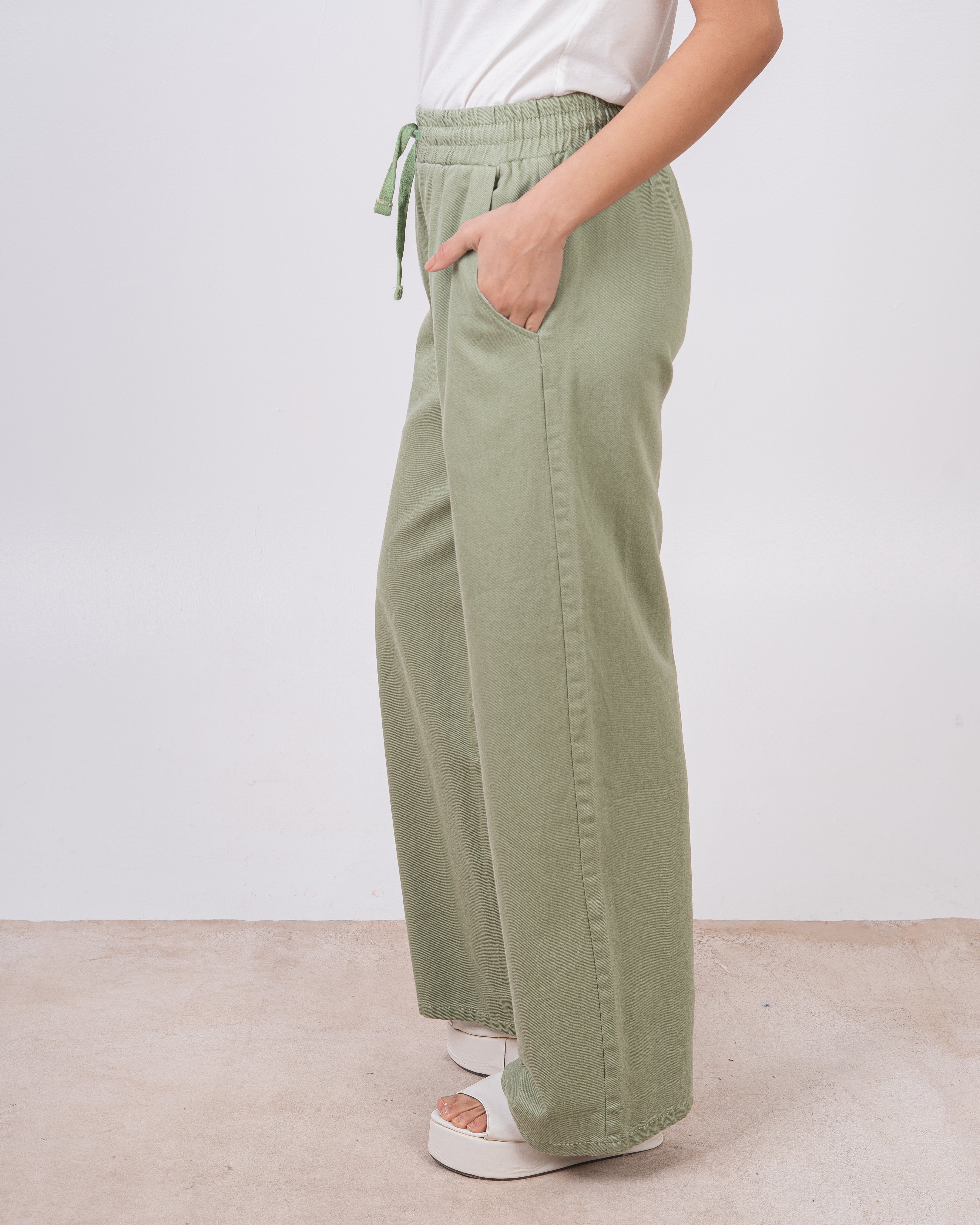 بنطال من قماش الجبردين - (واسع الساقين) برباط