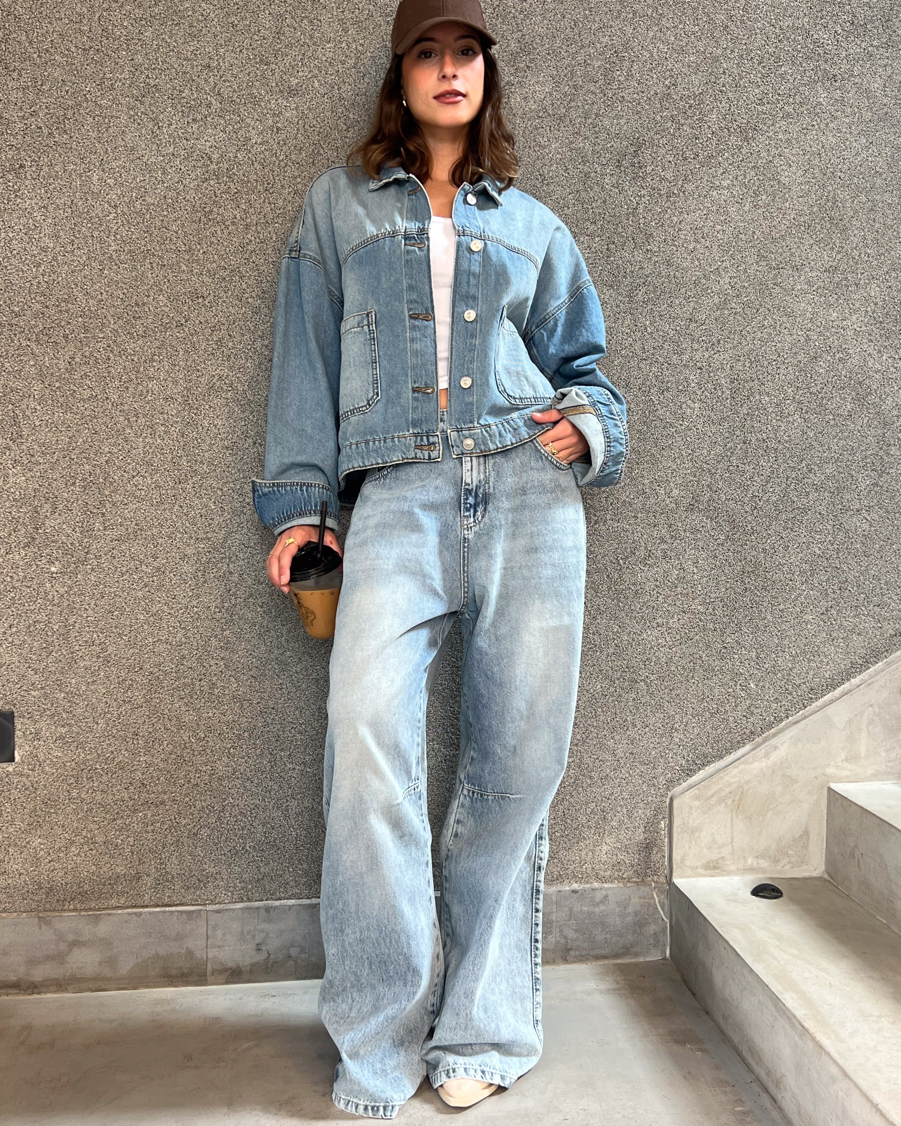 بنطلون جينز واسع الساق