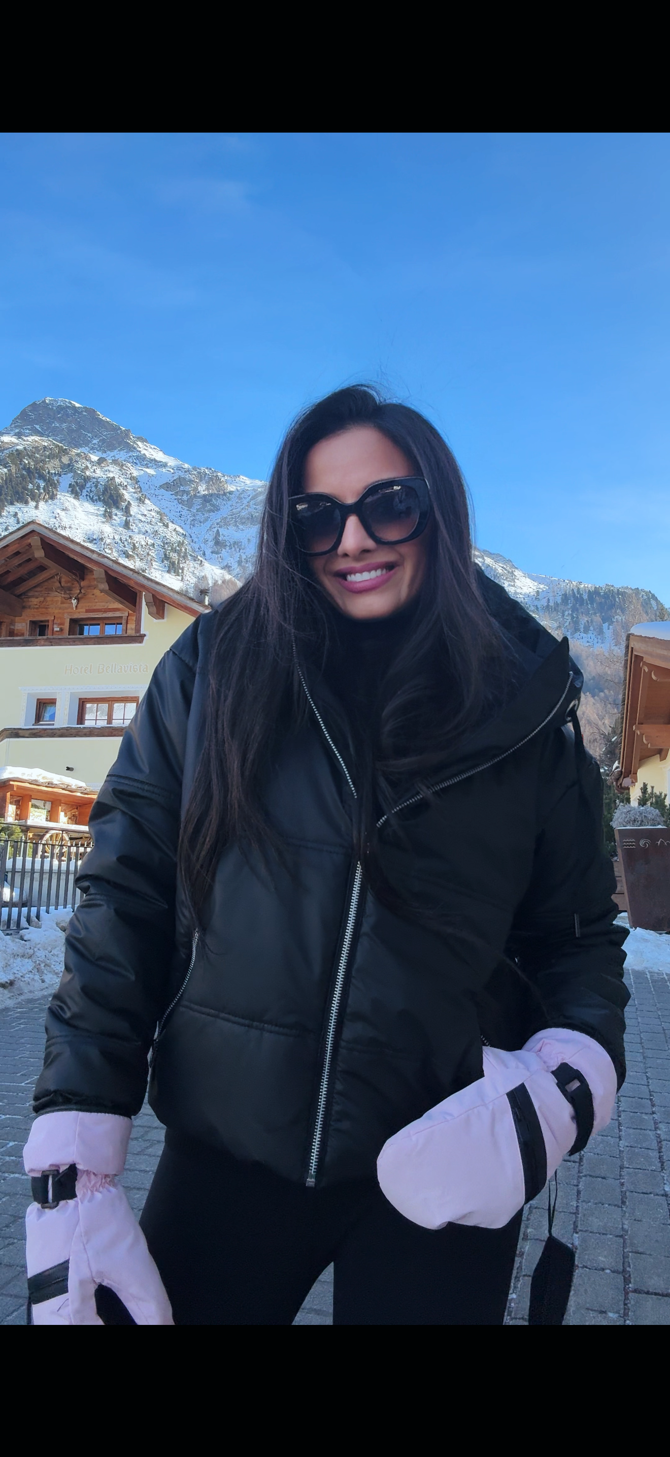 جاكيت جلدي قصير – بغطاء رأس (جيب بسحاب)