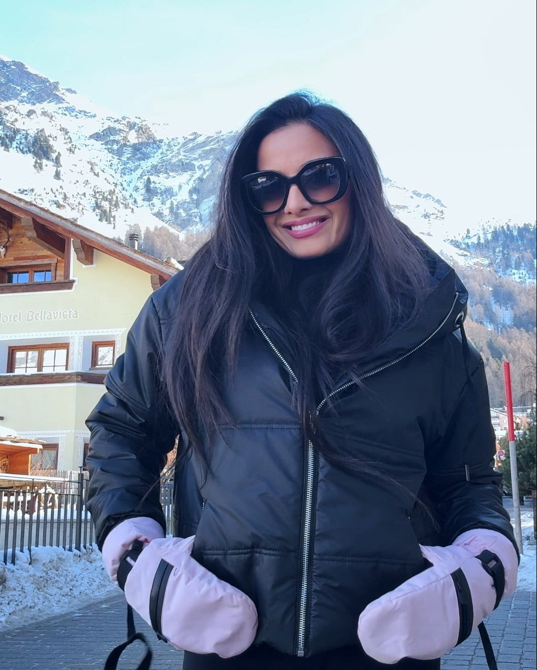 جاكيت جلدي قصير – بغطاء رأس (جيب بسحاب)