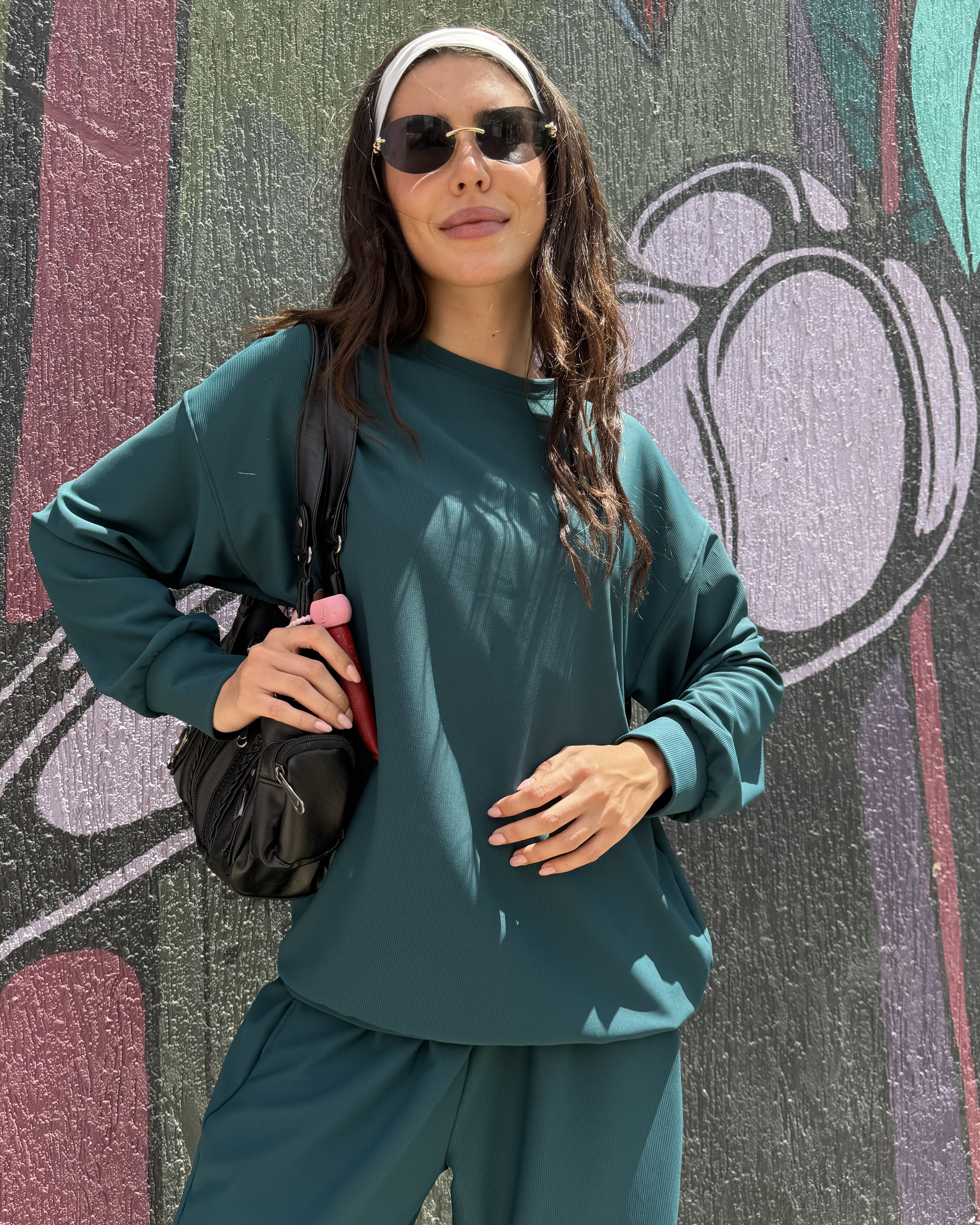 سويت شيرت سادة بياقة دائرية