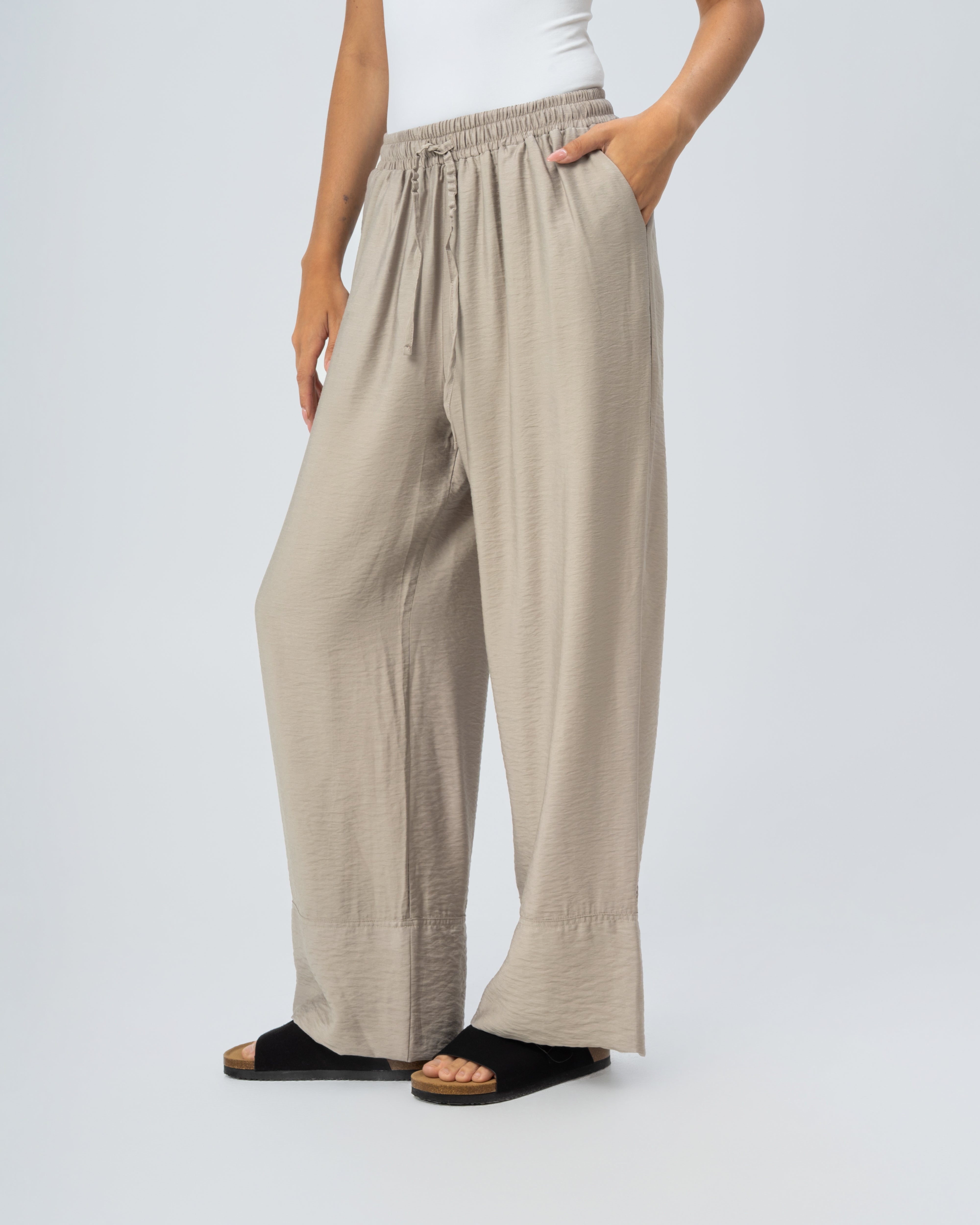Plain trousers with 2 pockets