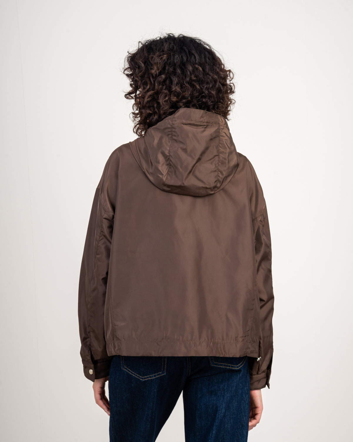 Lightweight jacket with 2 pockets