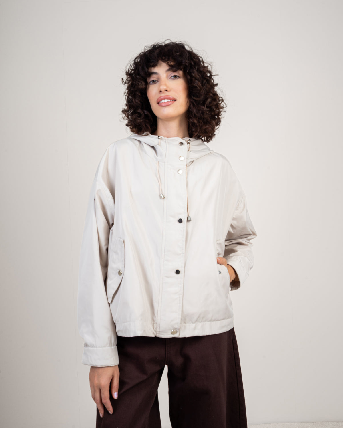 Lightweight jacket with 2 pockets