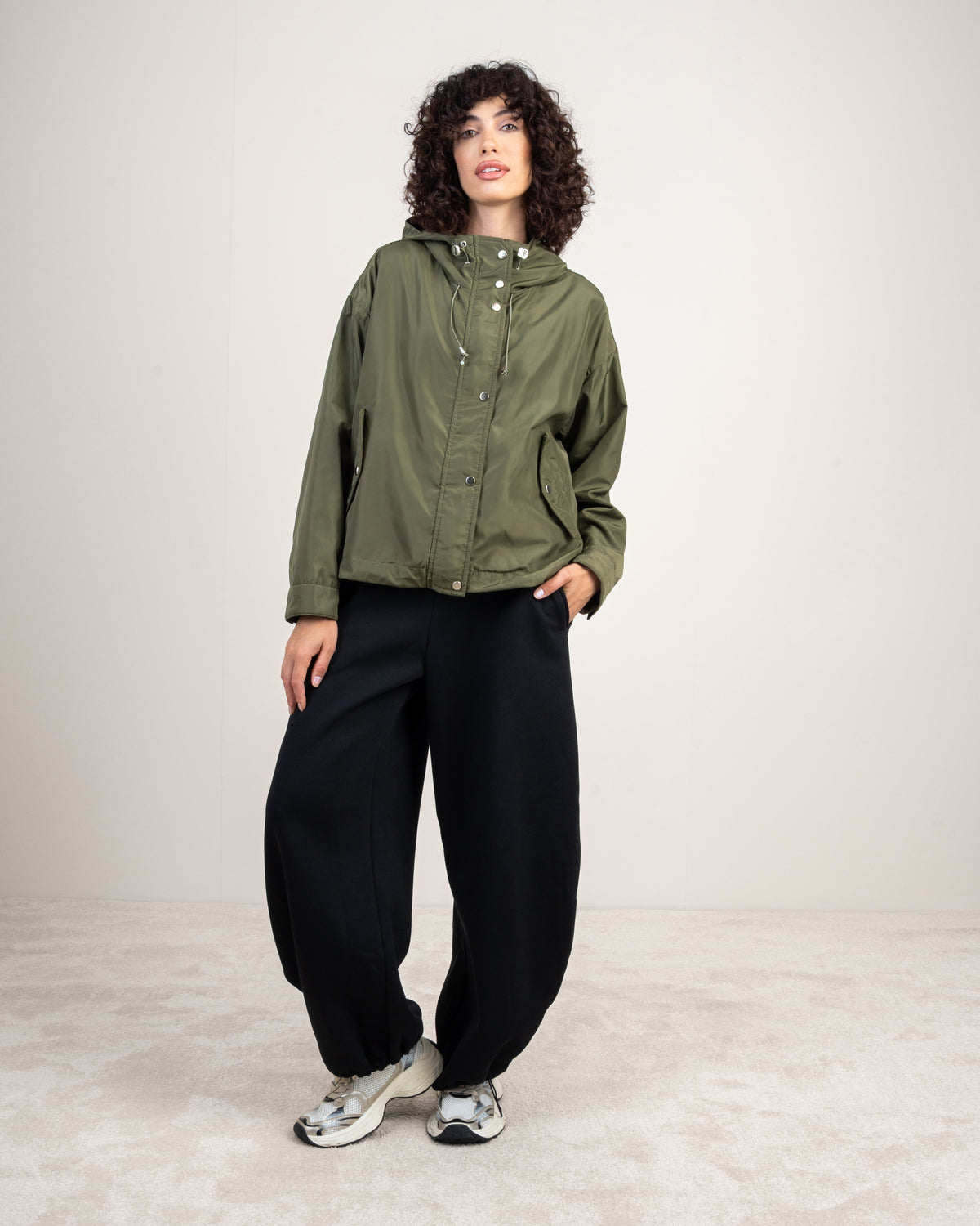 Lightweight jacket with 2 pockets