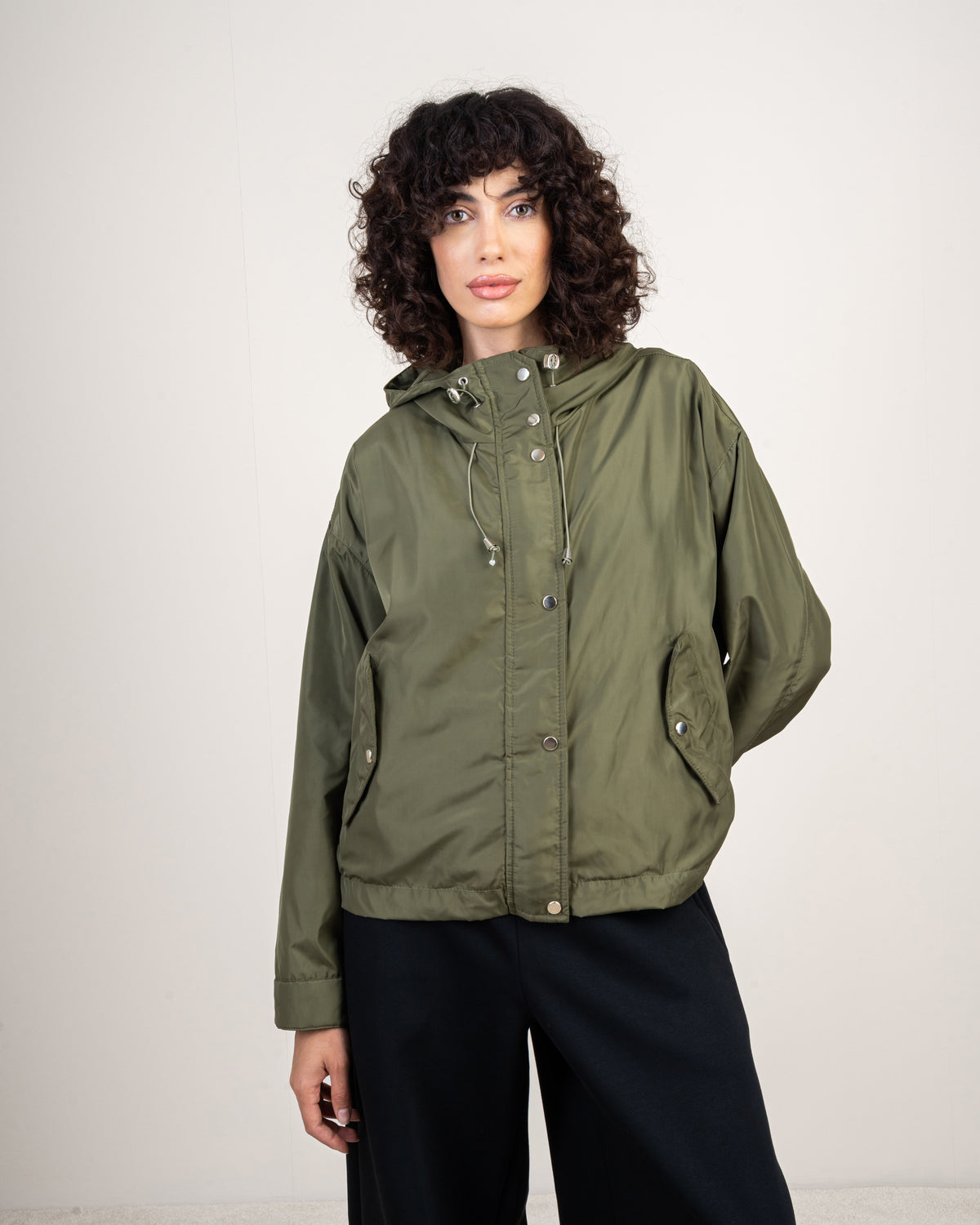 Lightweight jacket with 2 pockets