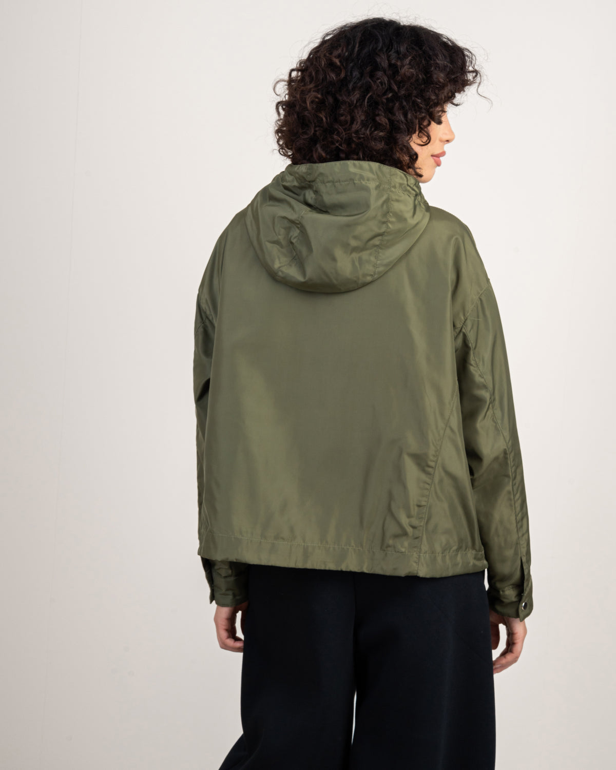 Lightweight jacket with 2 pockets