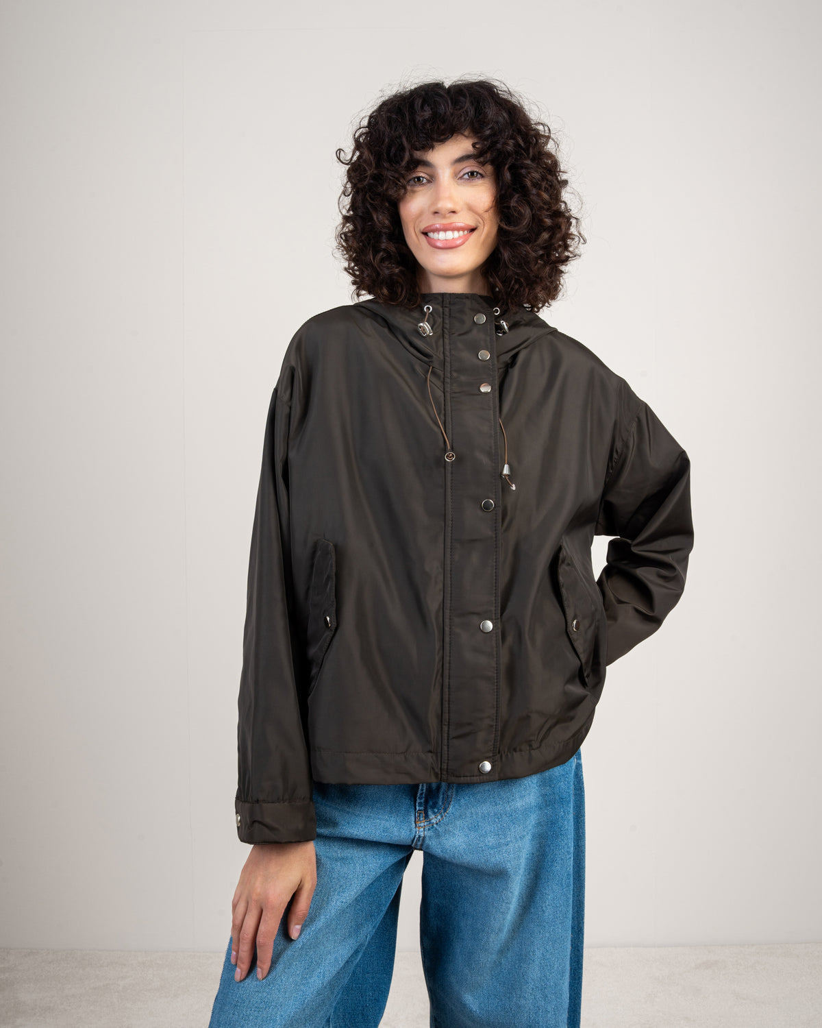 Lightweight jacket with 2 pockets