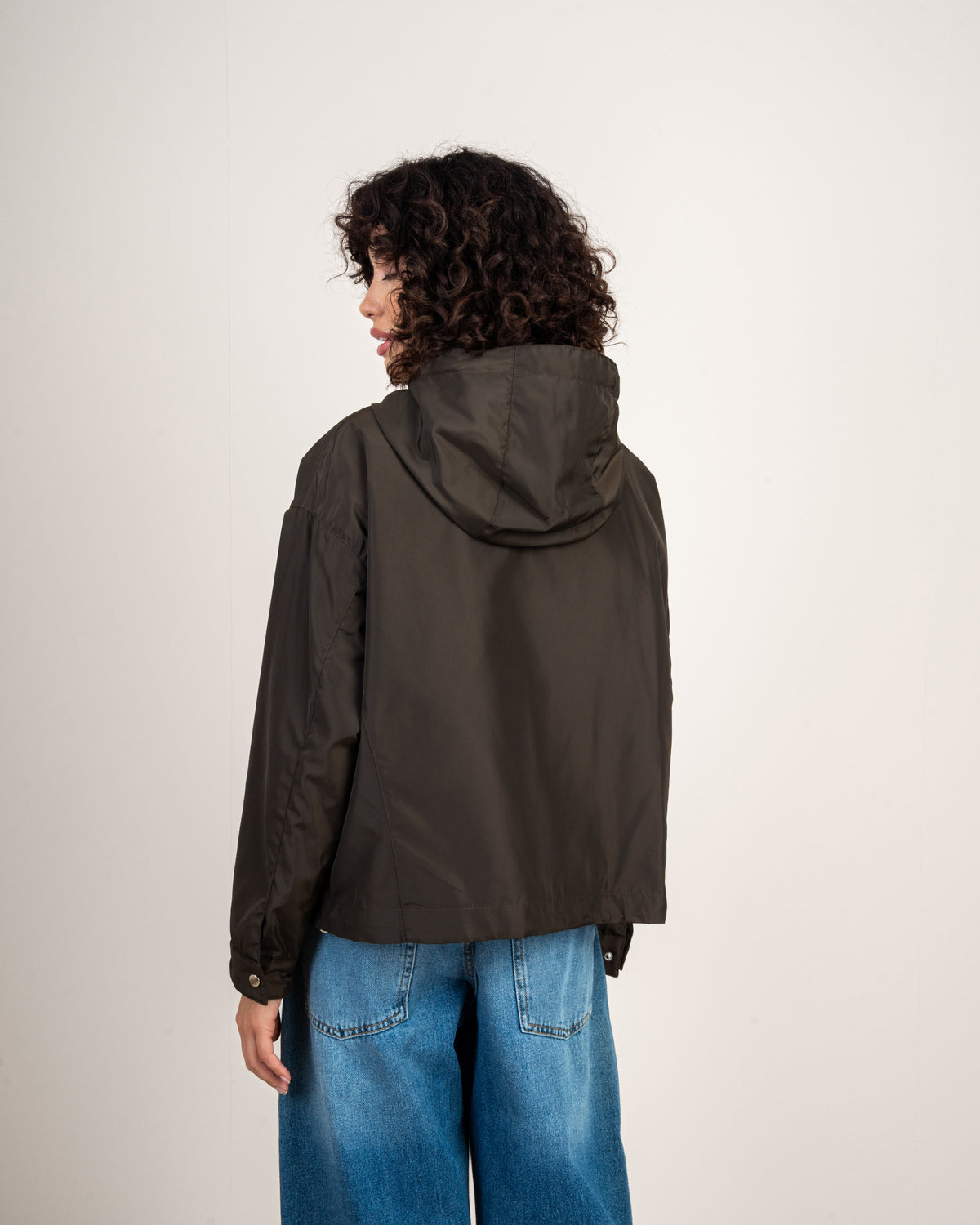 Lightweight jacket with 2 pockets