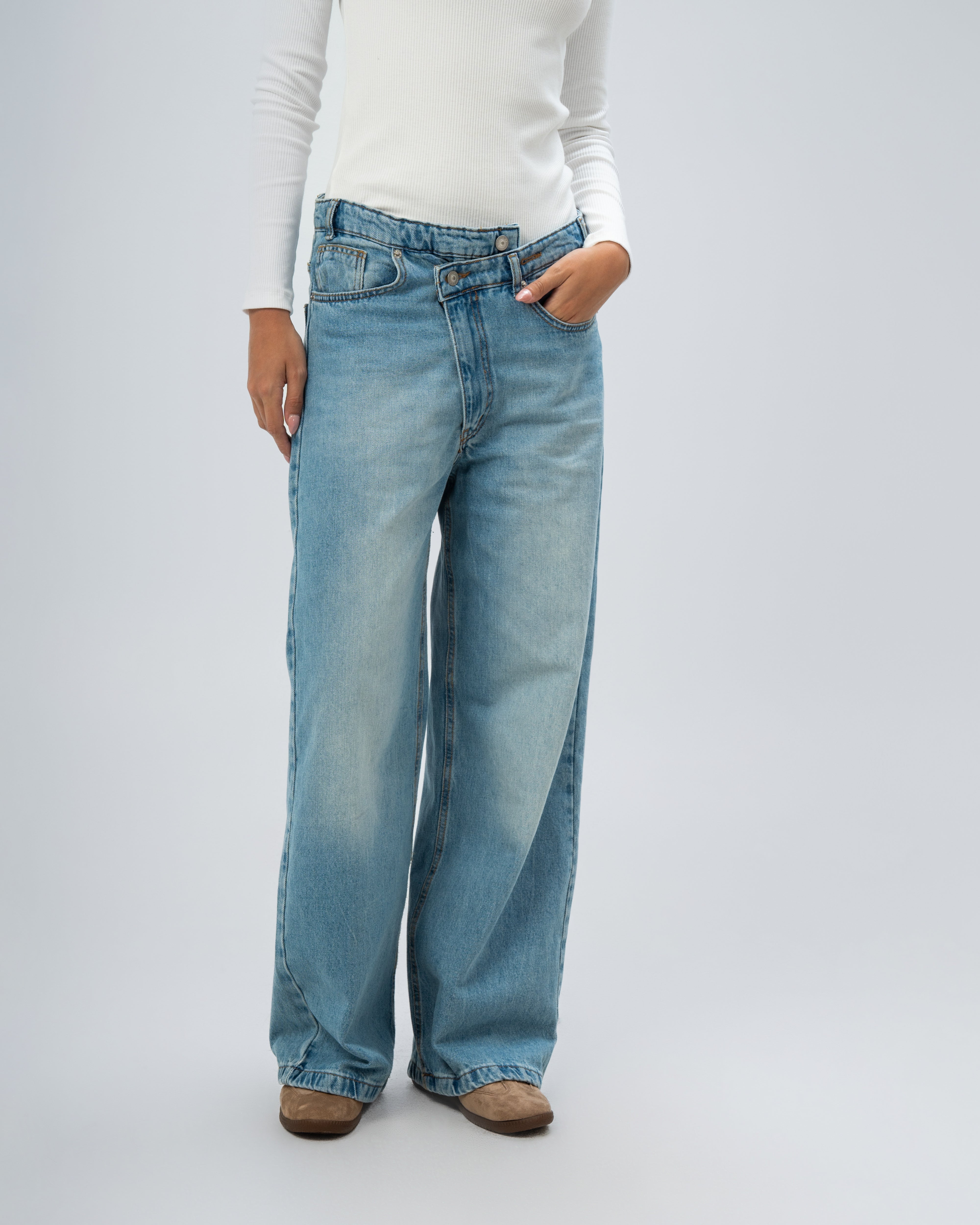 Denim with 2 buttons and a lock