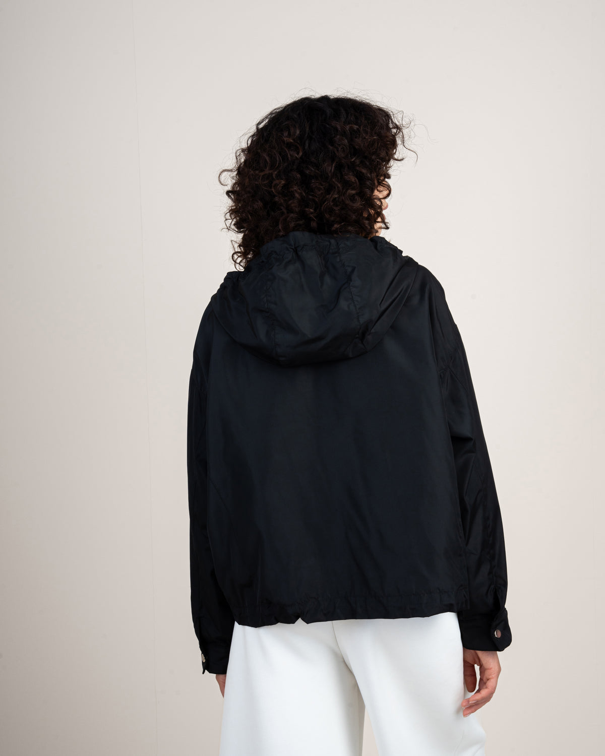 Lightweight jacket with 2 pockets