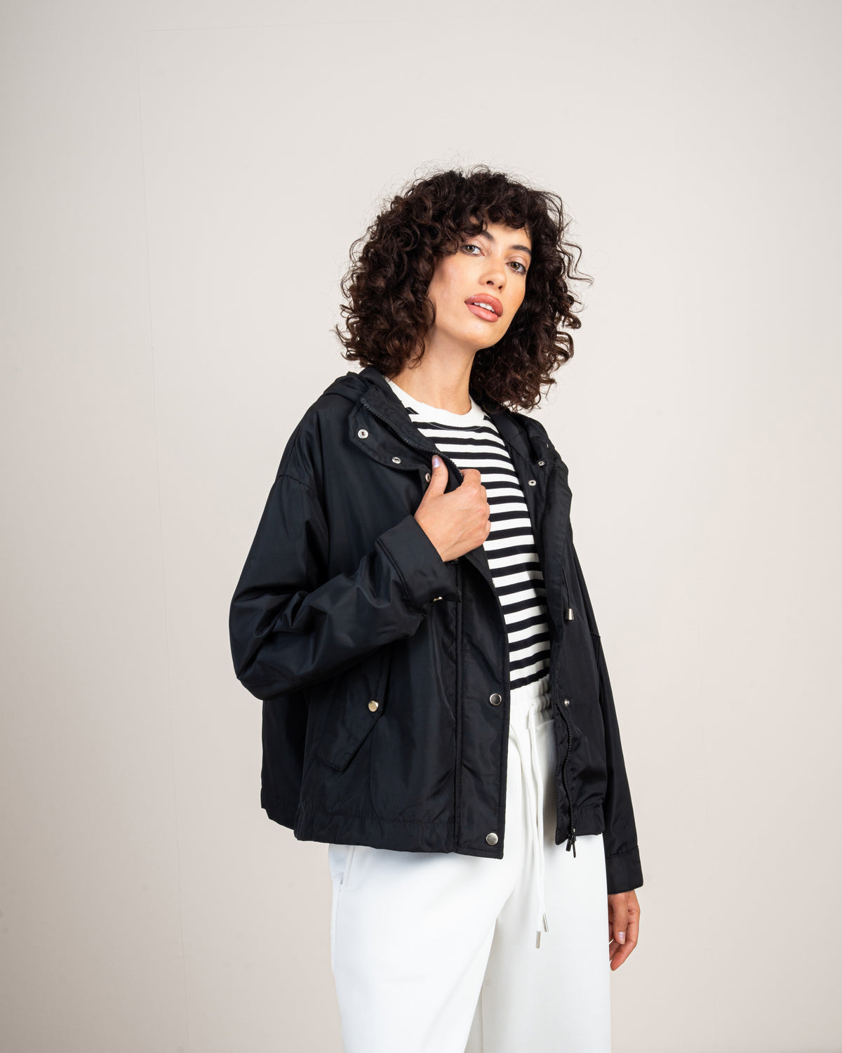 Lightweight jacket with 2 pockets