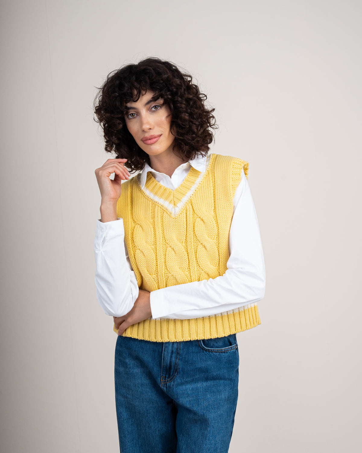 Short vest with a stripe