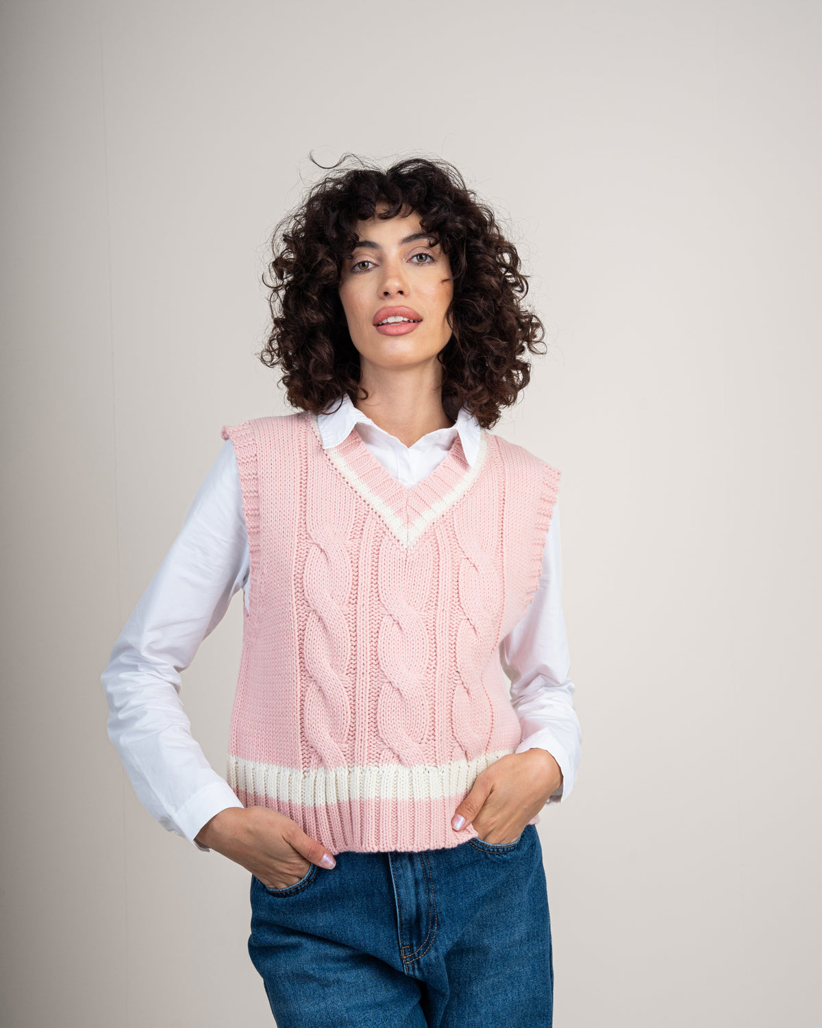 Short vest with a stripe
