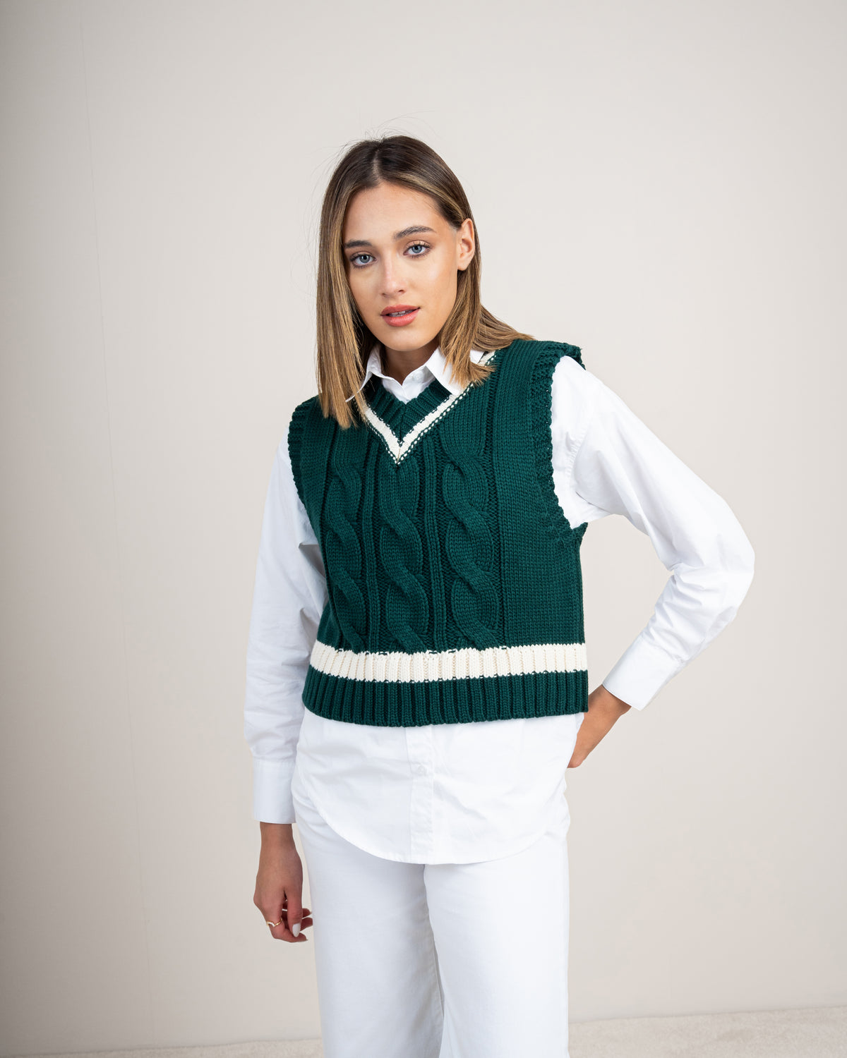 Short vest with a stripe