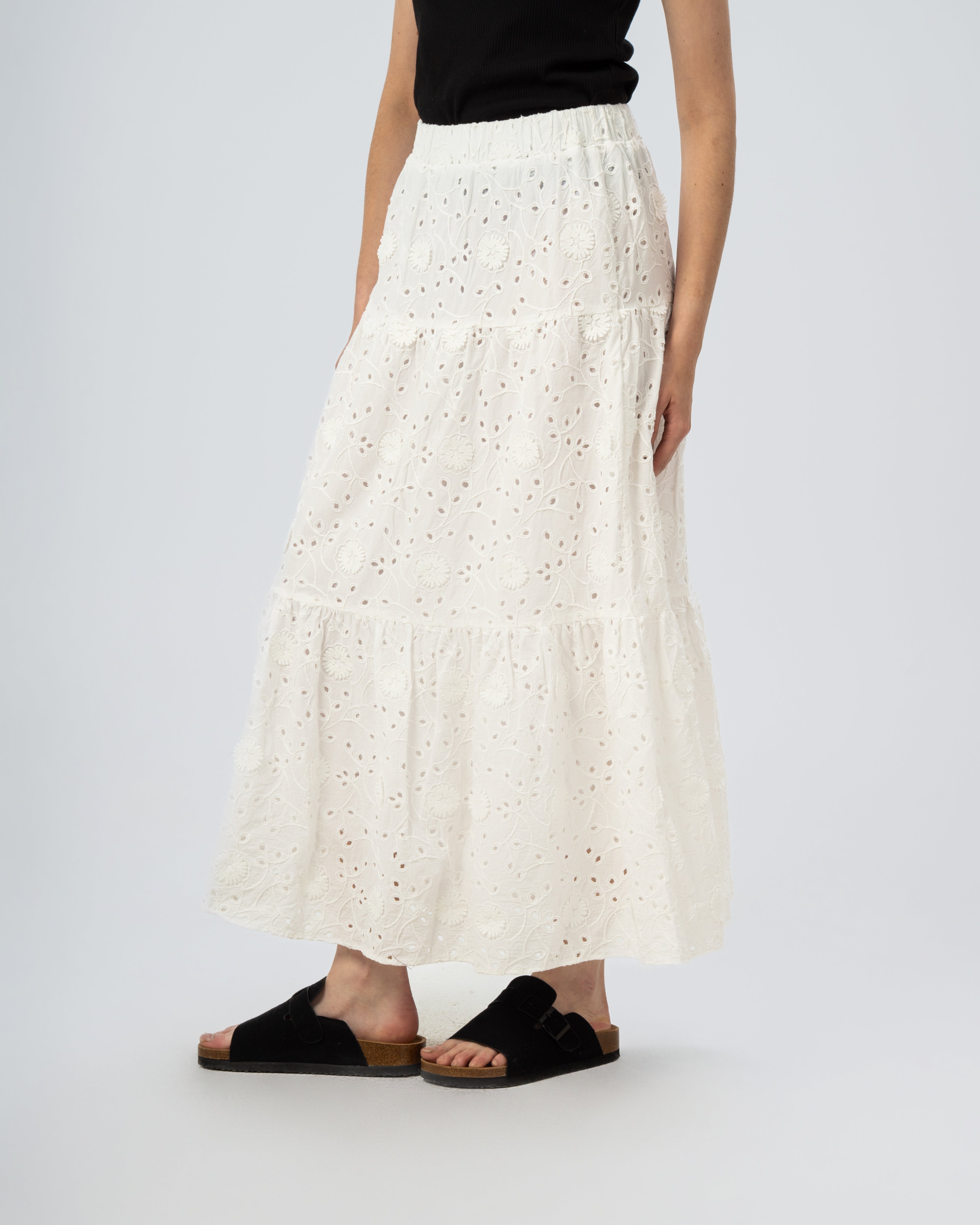 Embroidered skirt