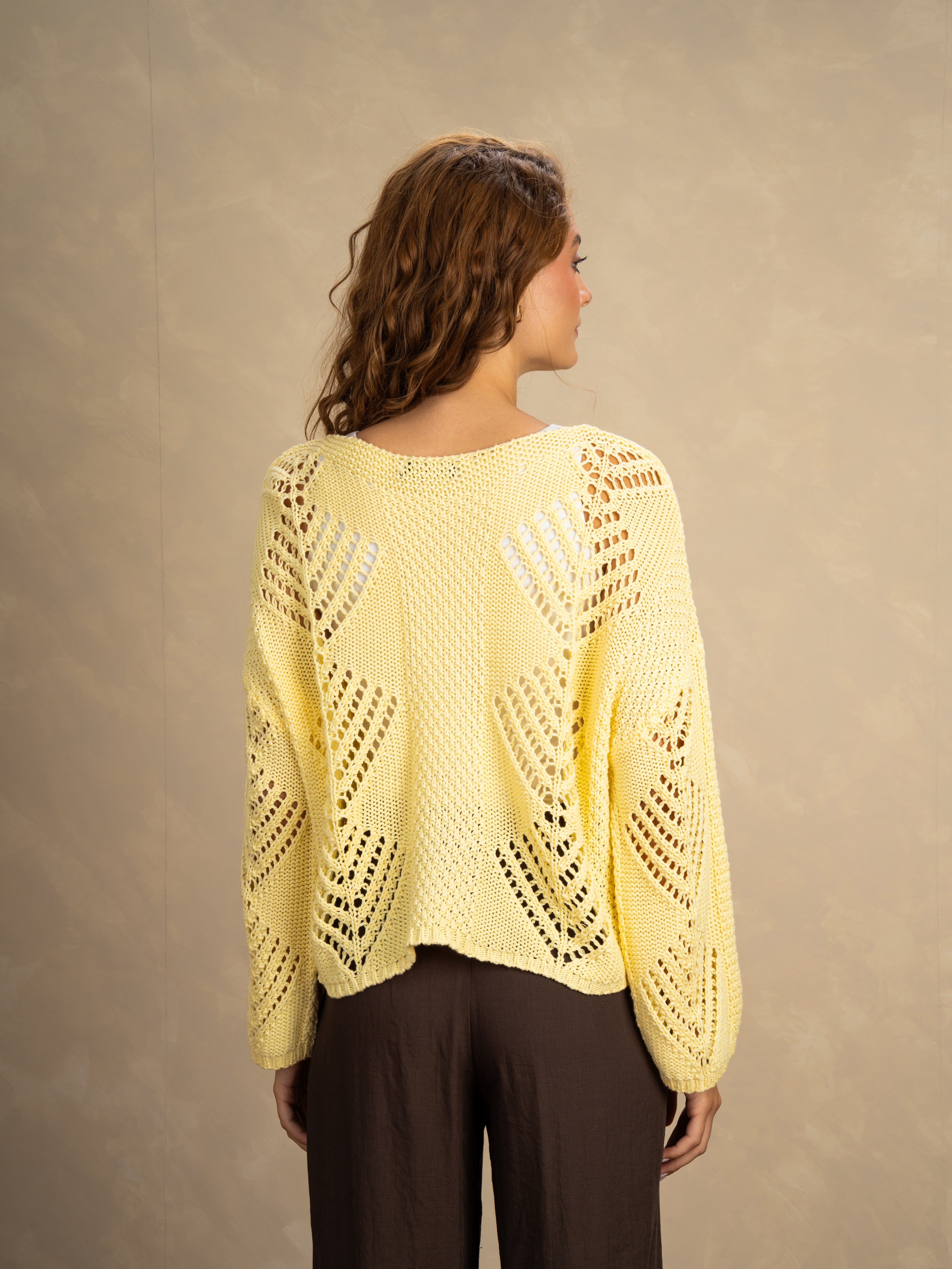 Knitwear Body With Cutout Triangle Pattern