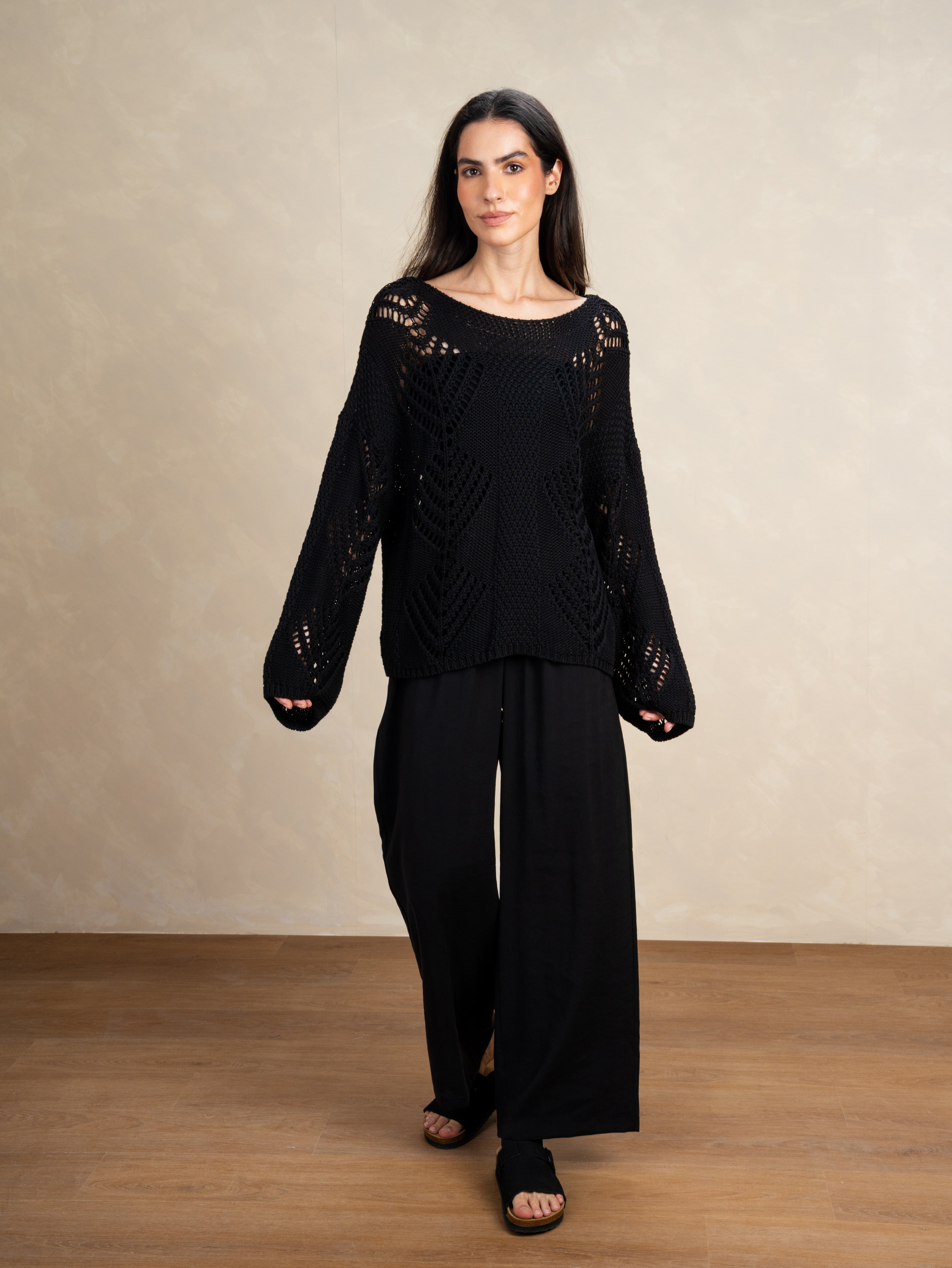 Knitwear Body With Cutout Triangle Pattern