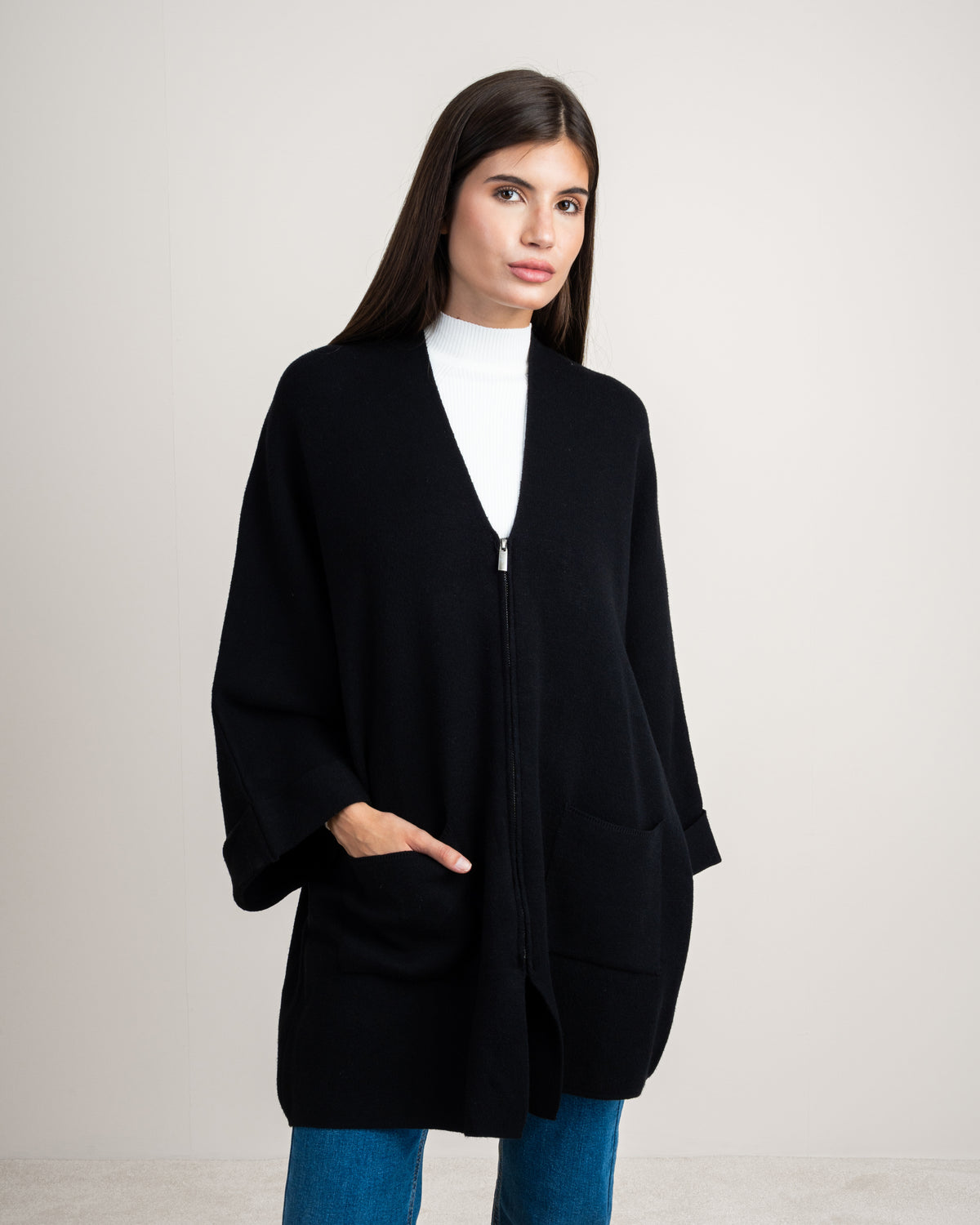 Long Knitwear Pullover - With Two Pockets