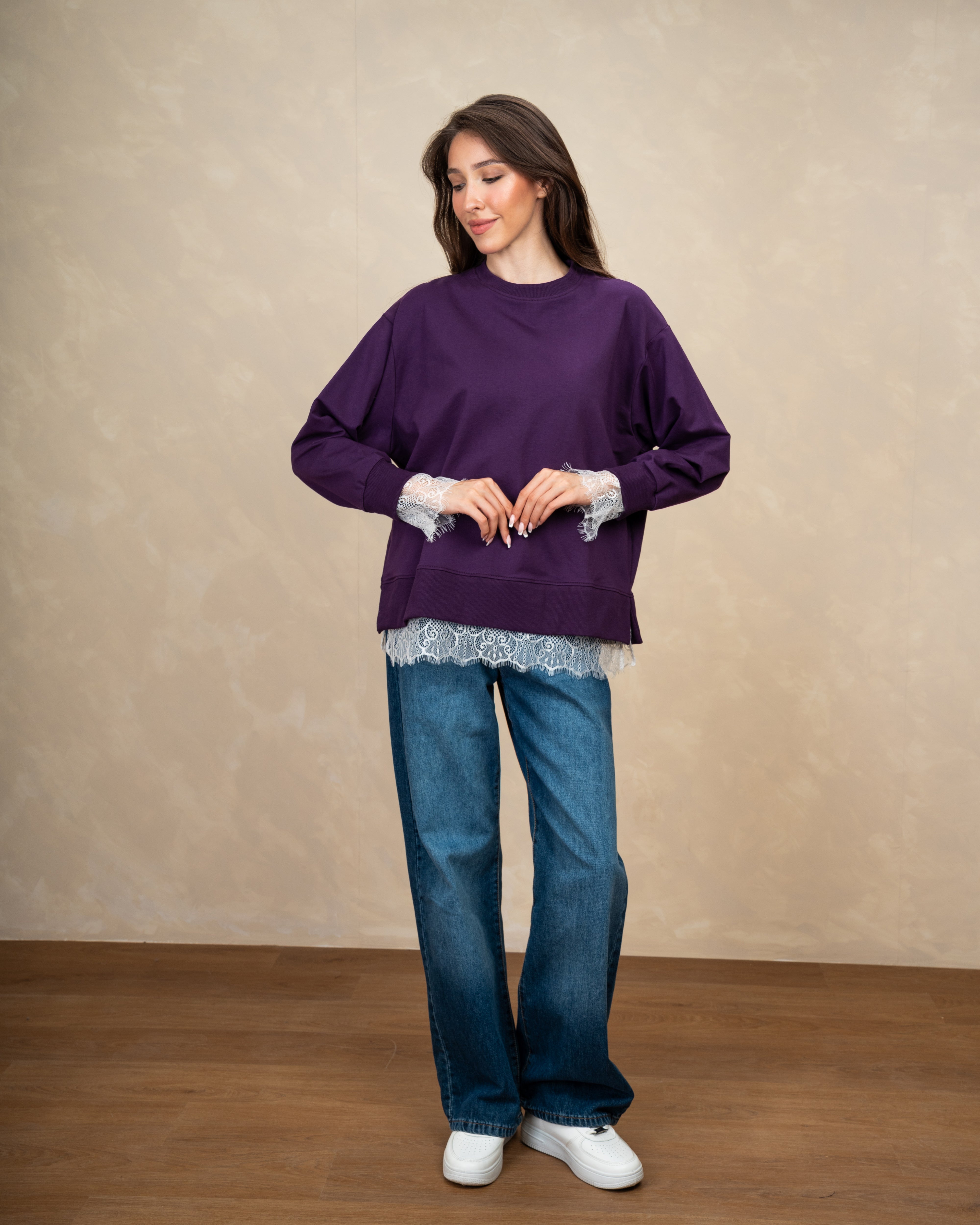 Sweatshirt With Lace Sleeves And Lace Waist