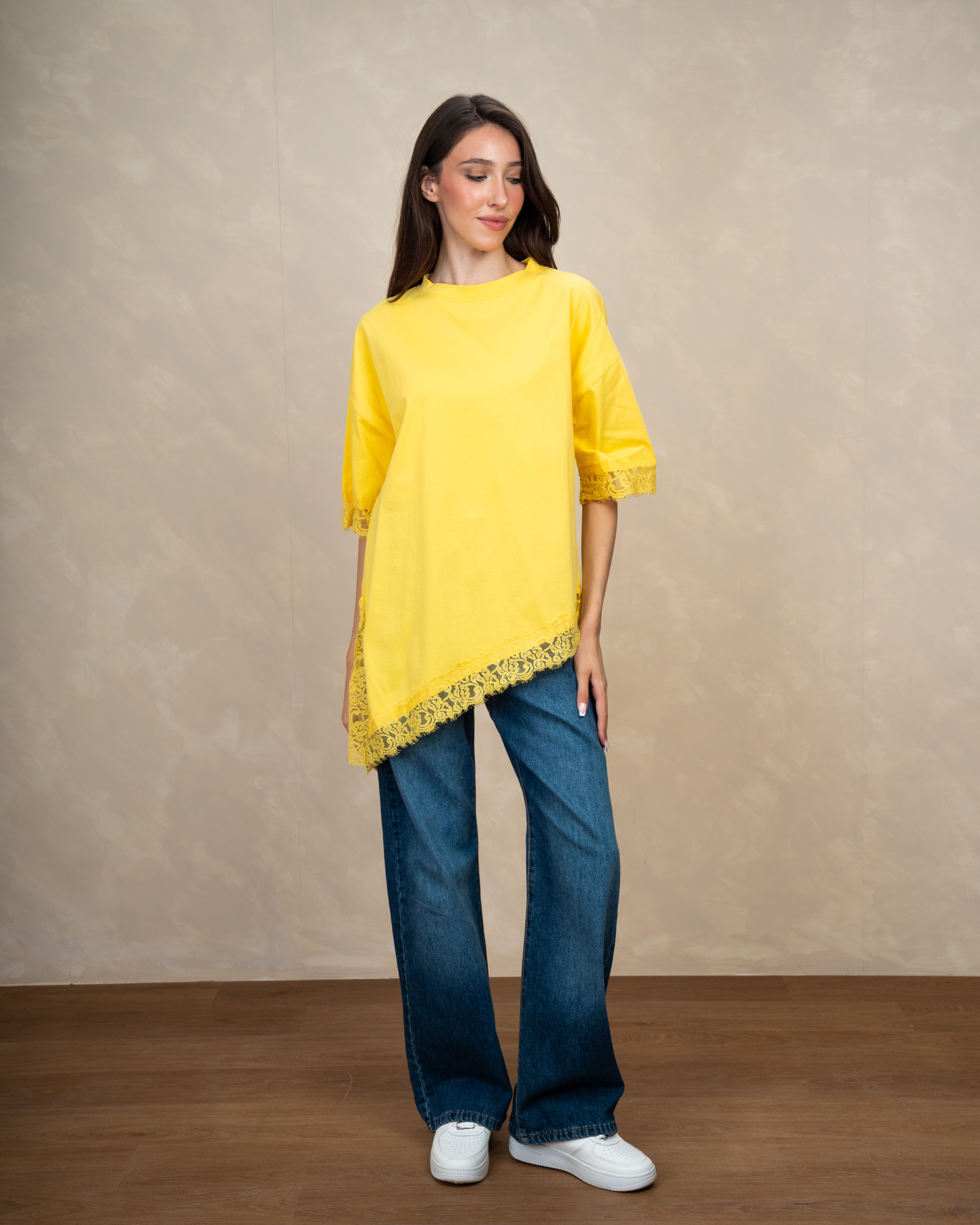 T-Shirt With Lace Waist And Cuffs