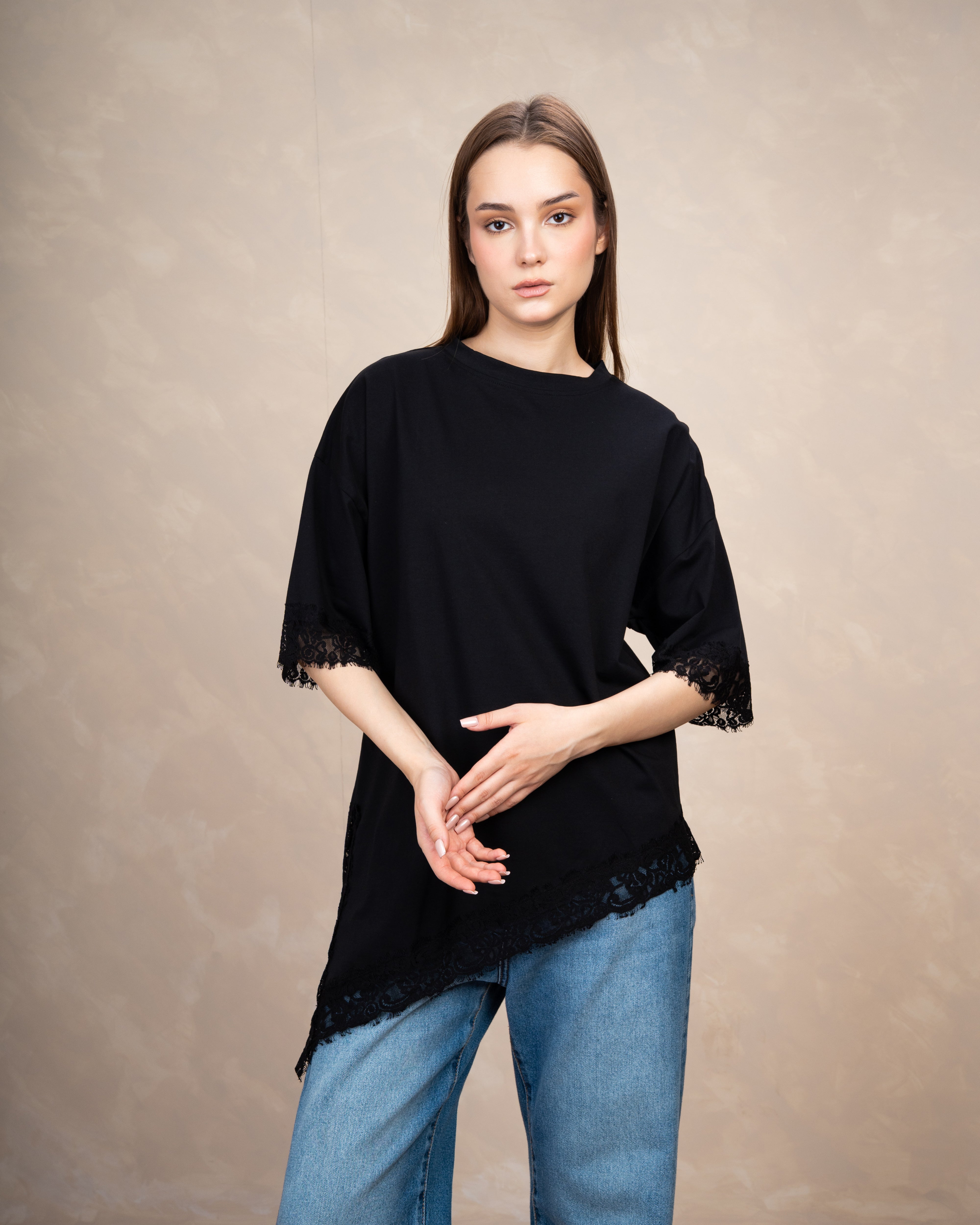 T-Shirt With Lace Waist And Cuffs