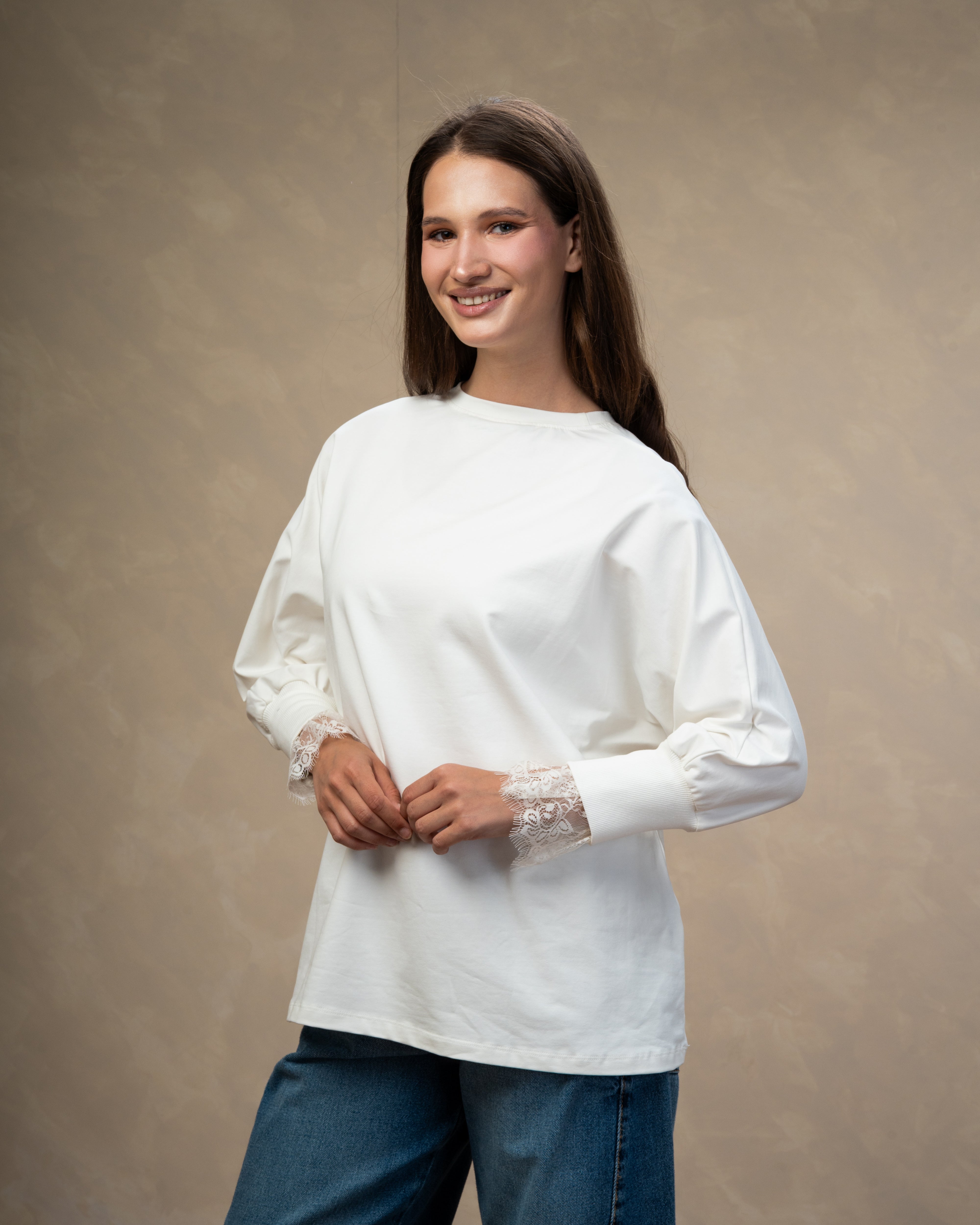 Sweatshirt With Lace Sleeves