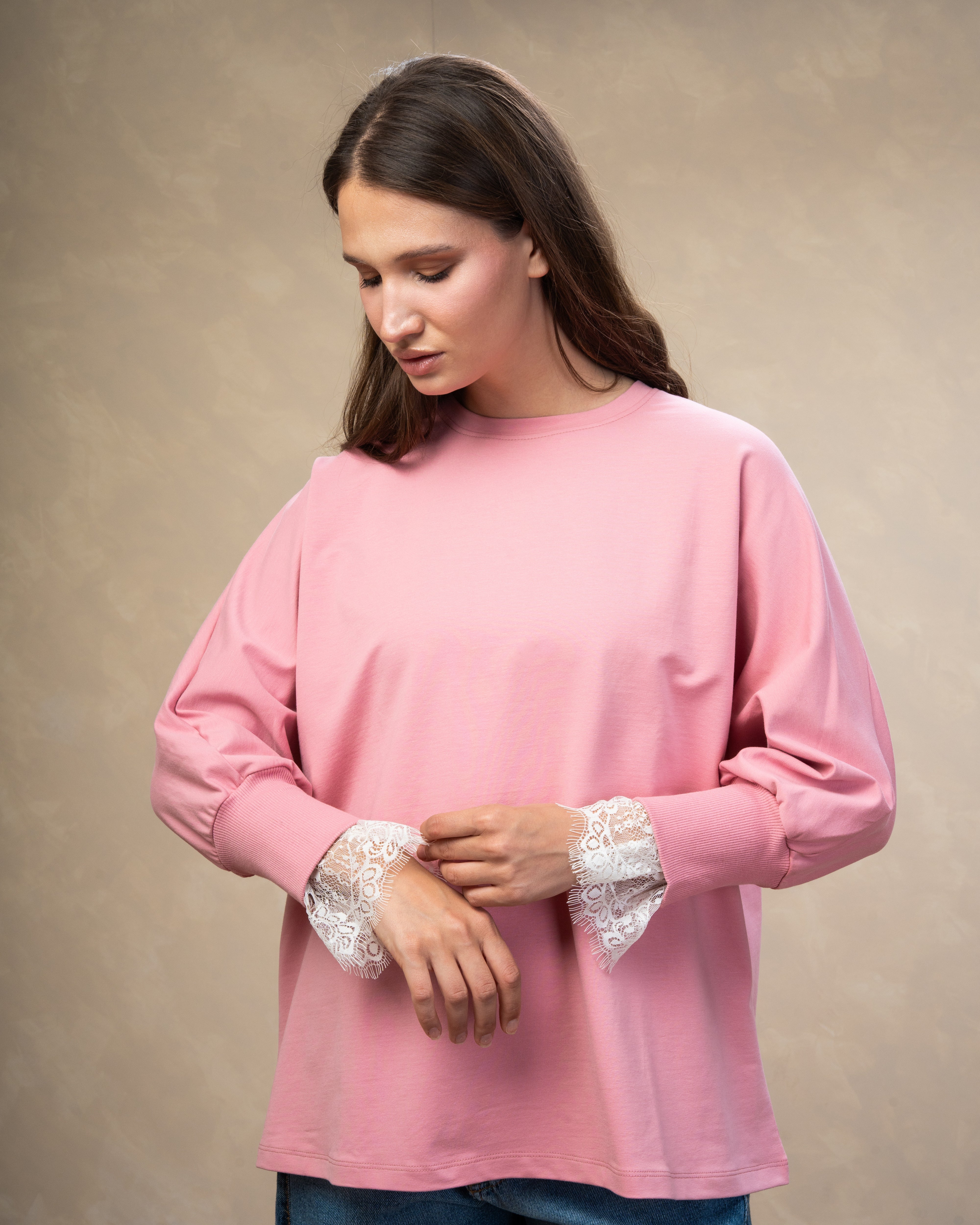 Sweatshirt With Lace Sleeves