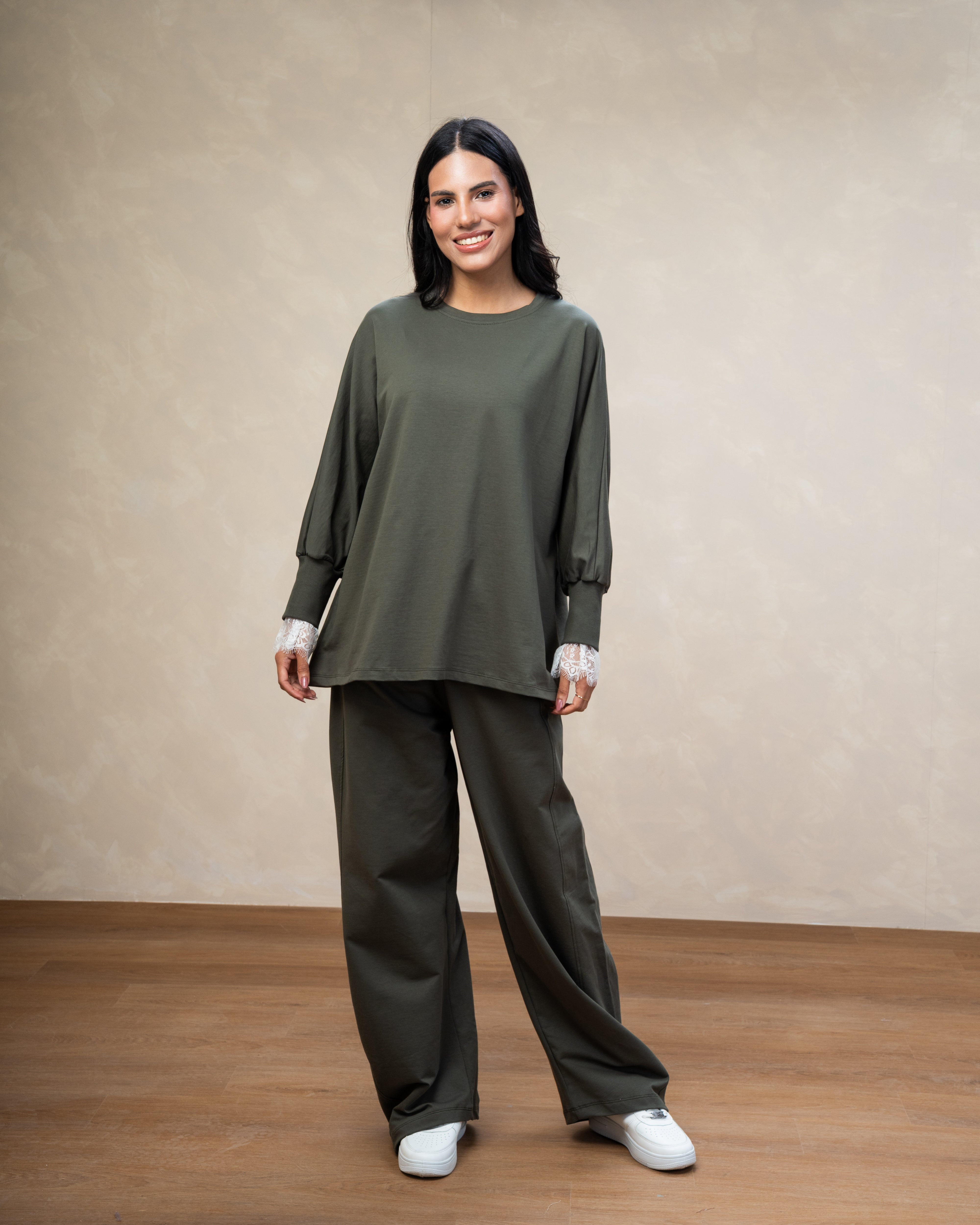 Sweatshirt With Lace Sleeves