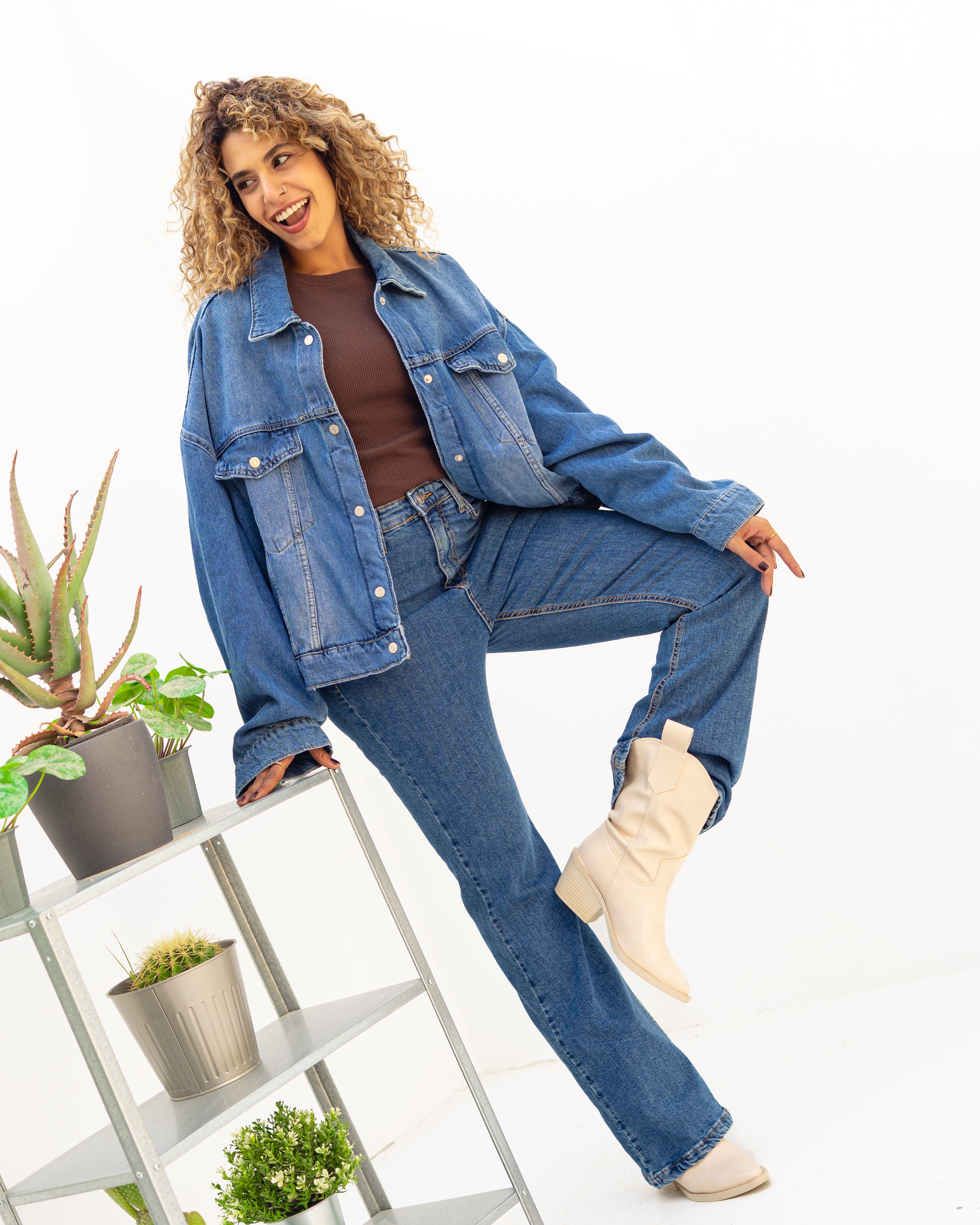 جاكيت جينز - مقصوص بجيبين