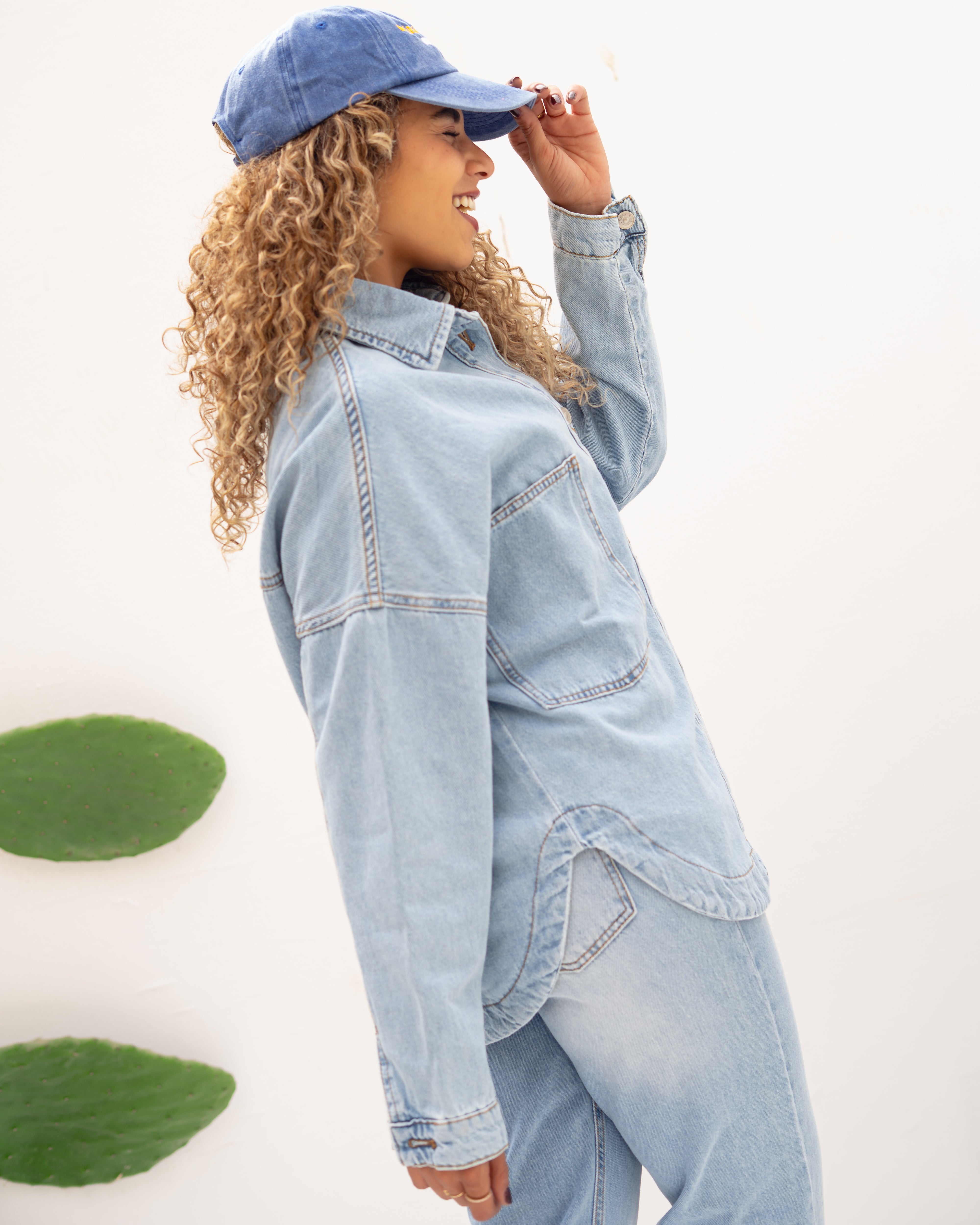 جاكيت جينز طويل – سادة (جيب كبير)