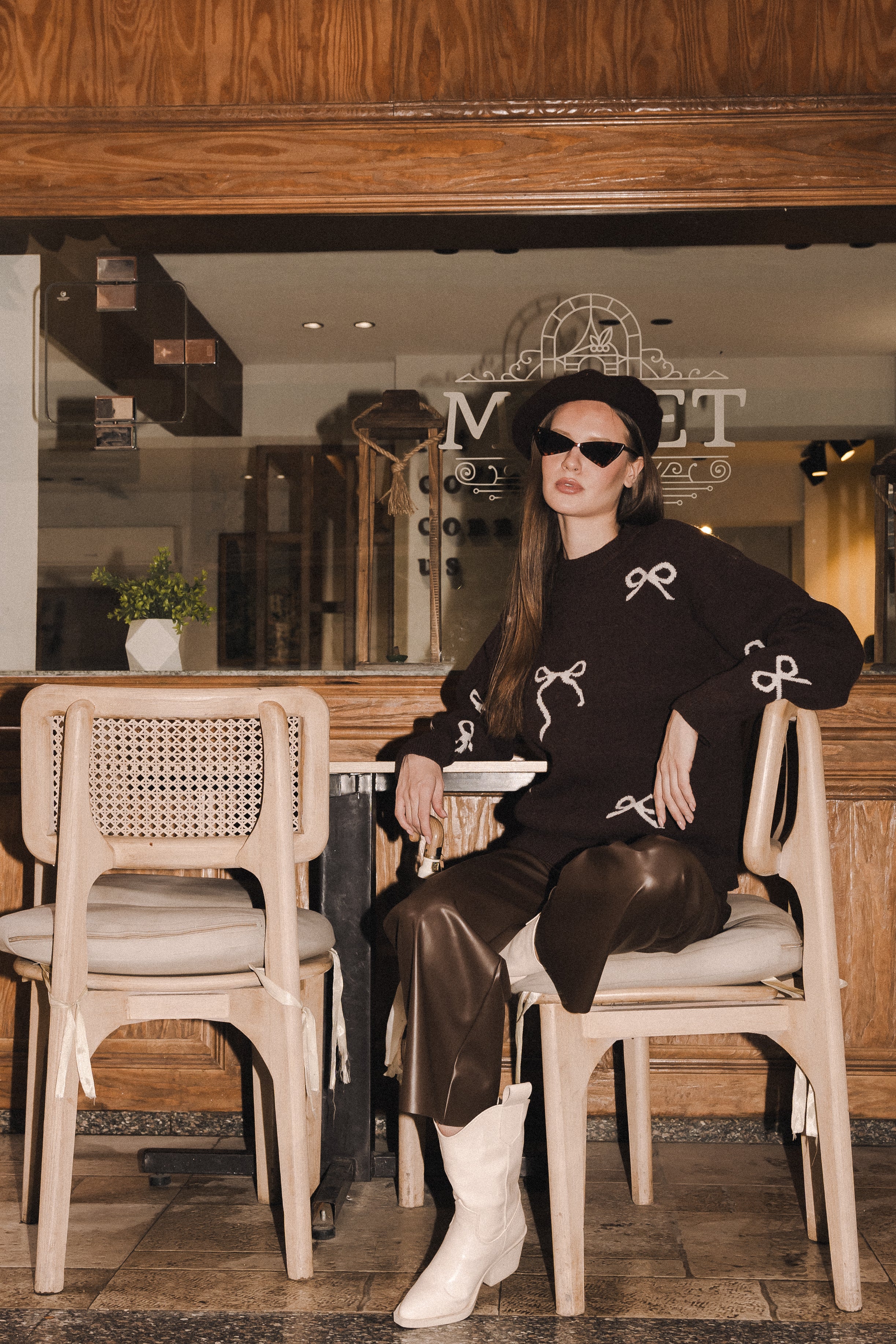 كنزة صوفية محبوكة - تطريز فيونكة