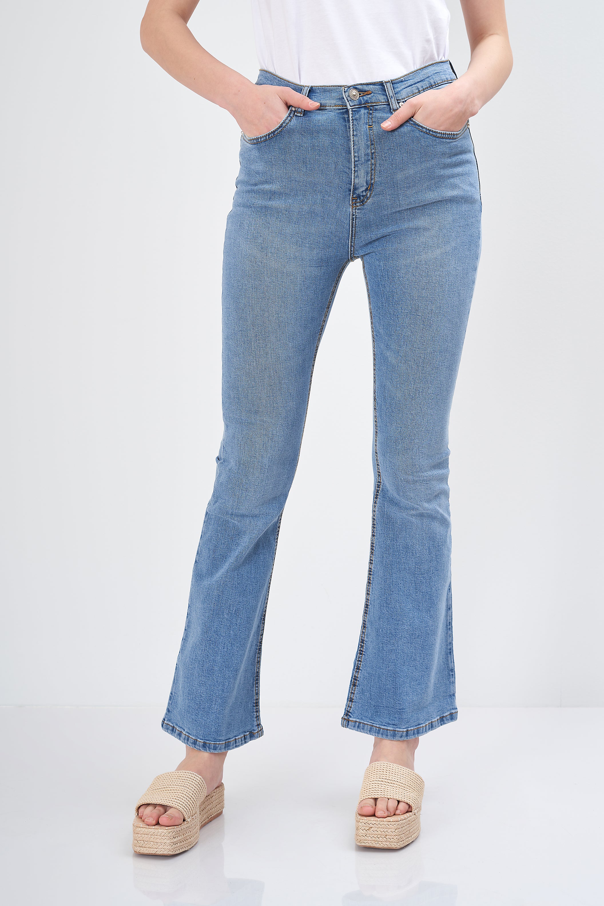 High Rise - Jeans (Flared Fit)