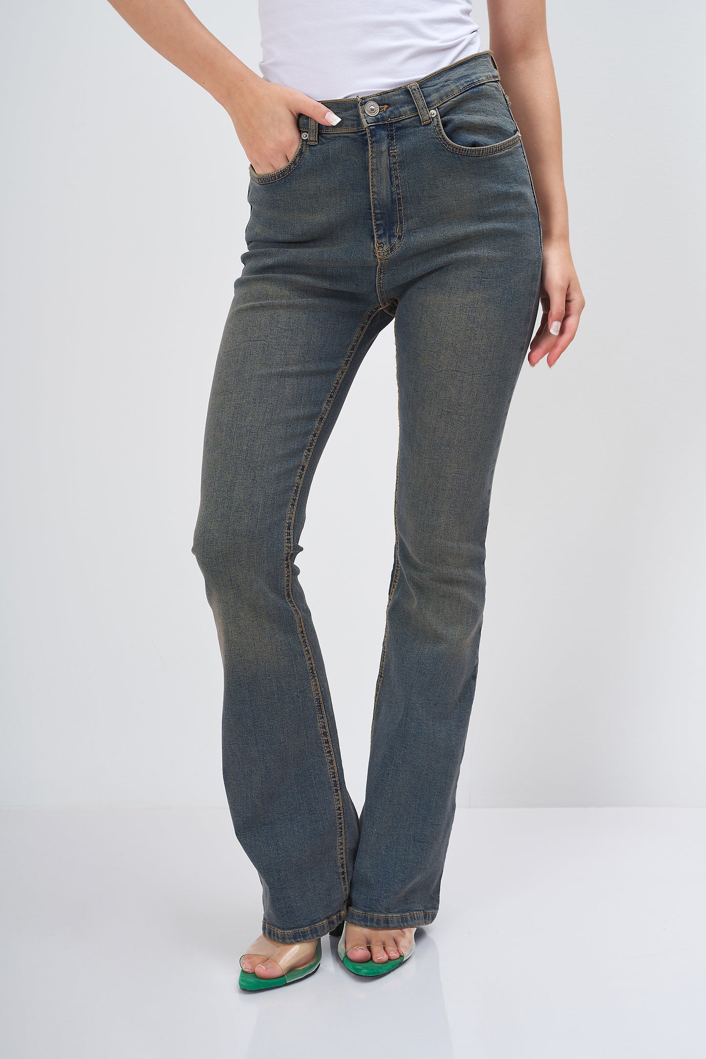 High Rise - Jeans (Flared Fit)