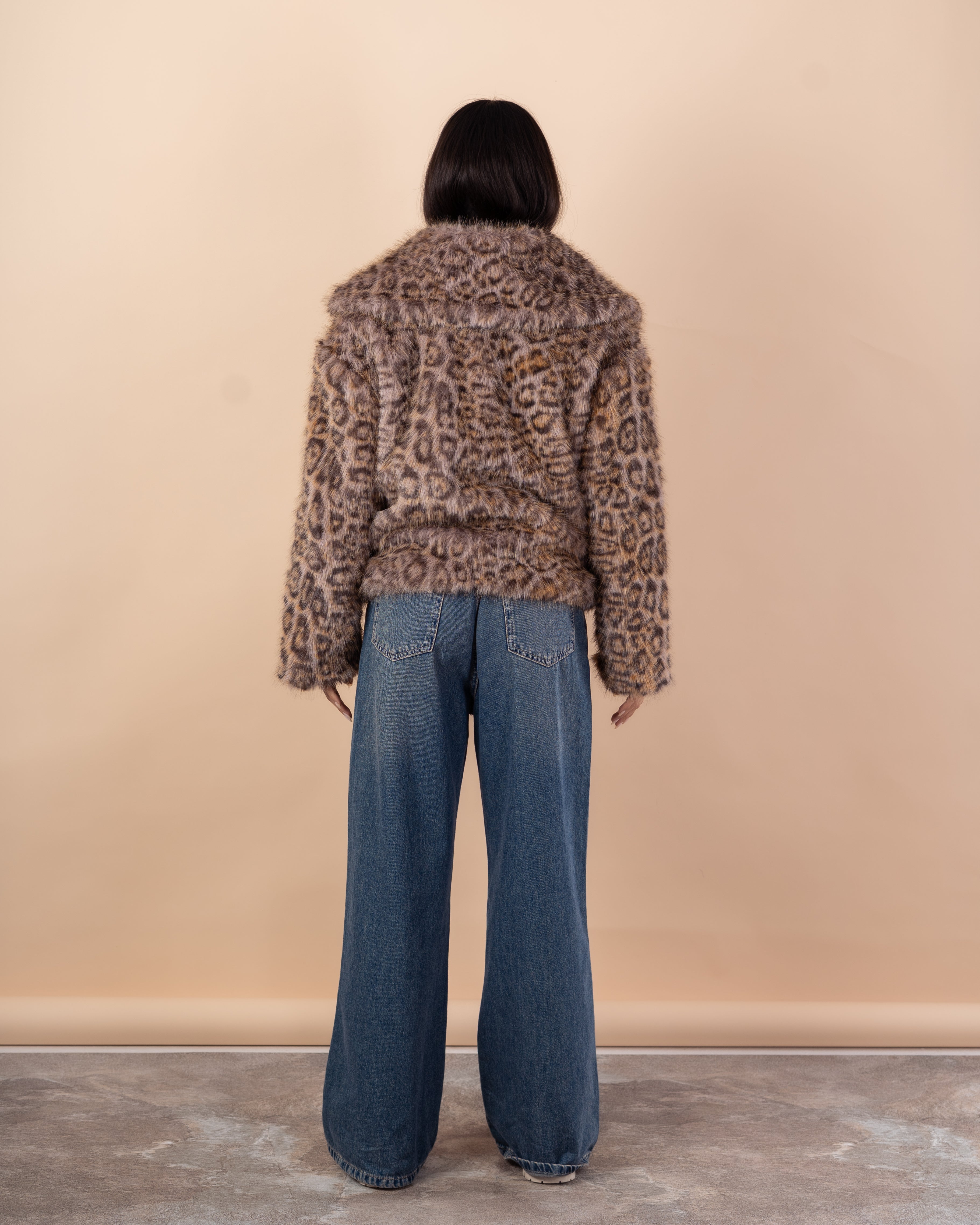 جاكيت من الفرو الناعم - بنقشة جلد النمر