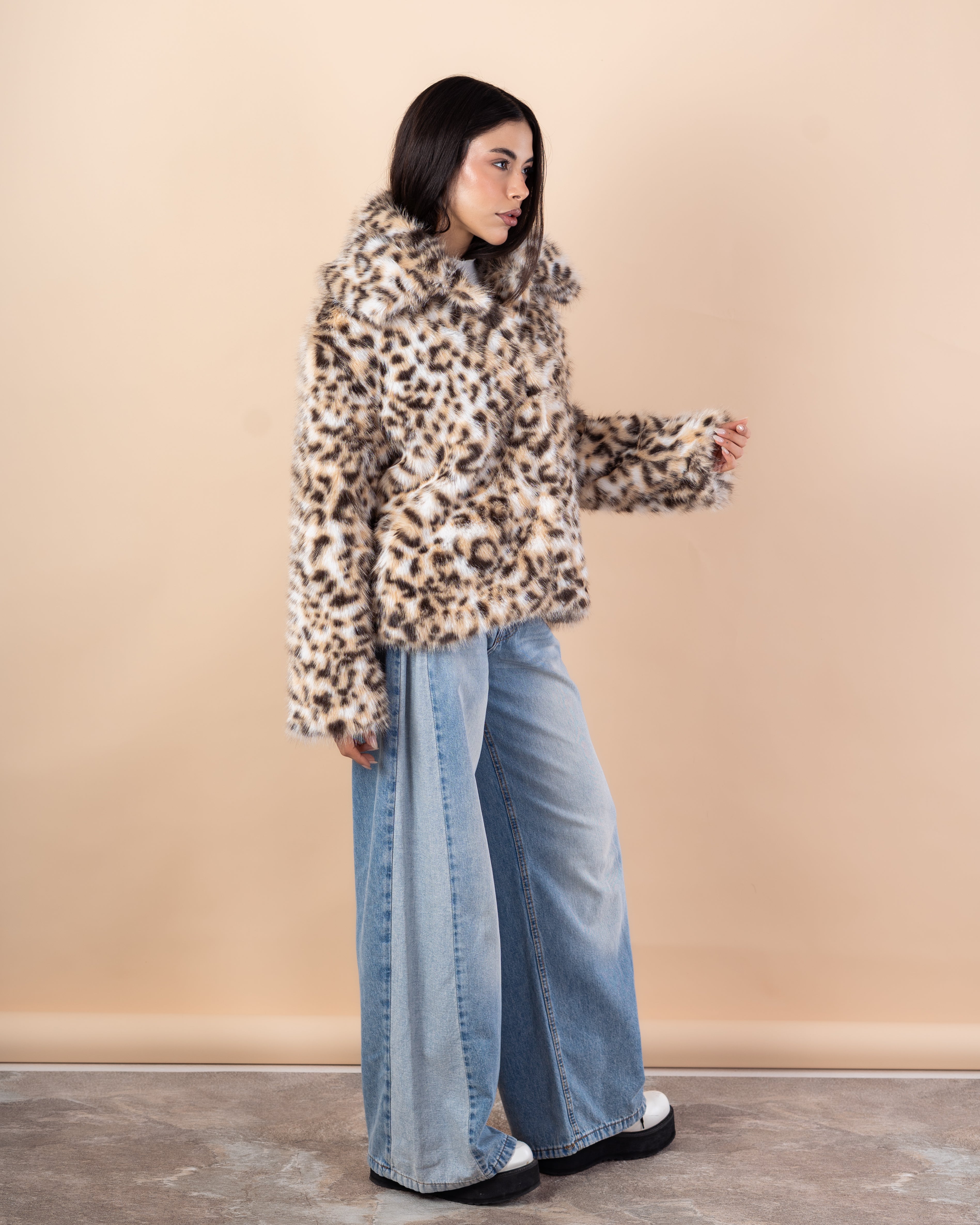 جاكيت من الفرو الناعم - بنقشة جلد النمر