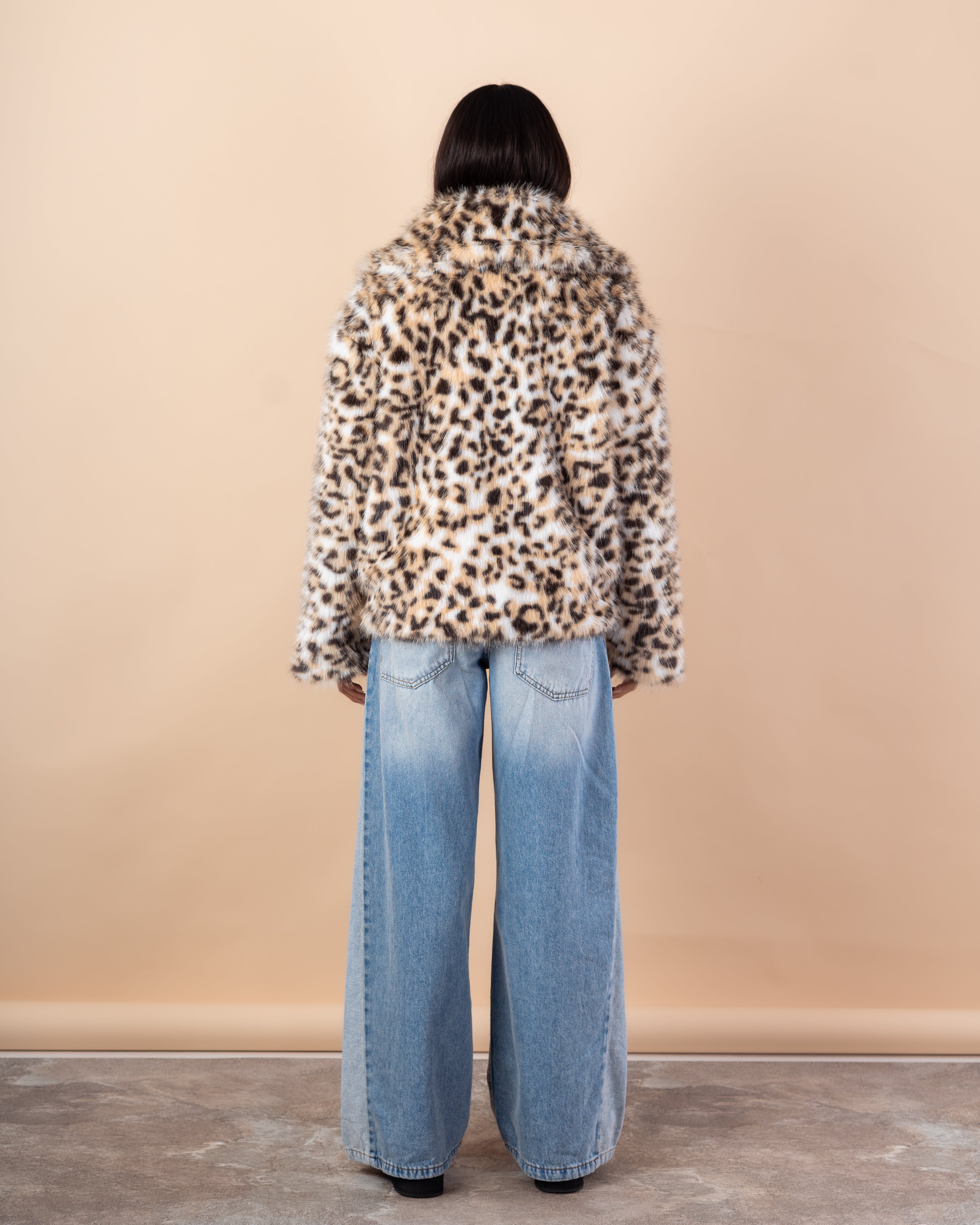 جاكيت من الفرو الناعم - بنقشة جلد النمر