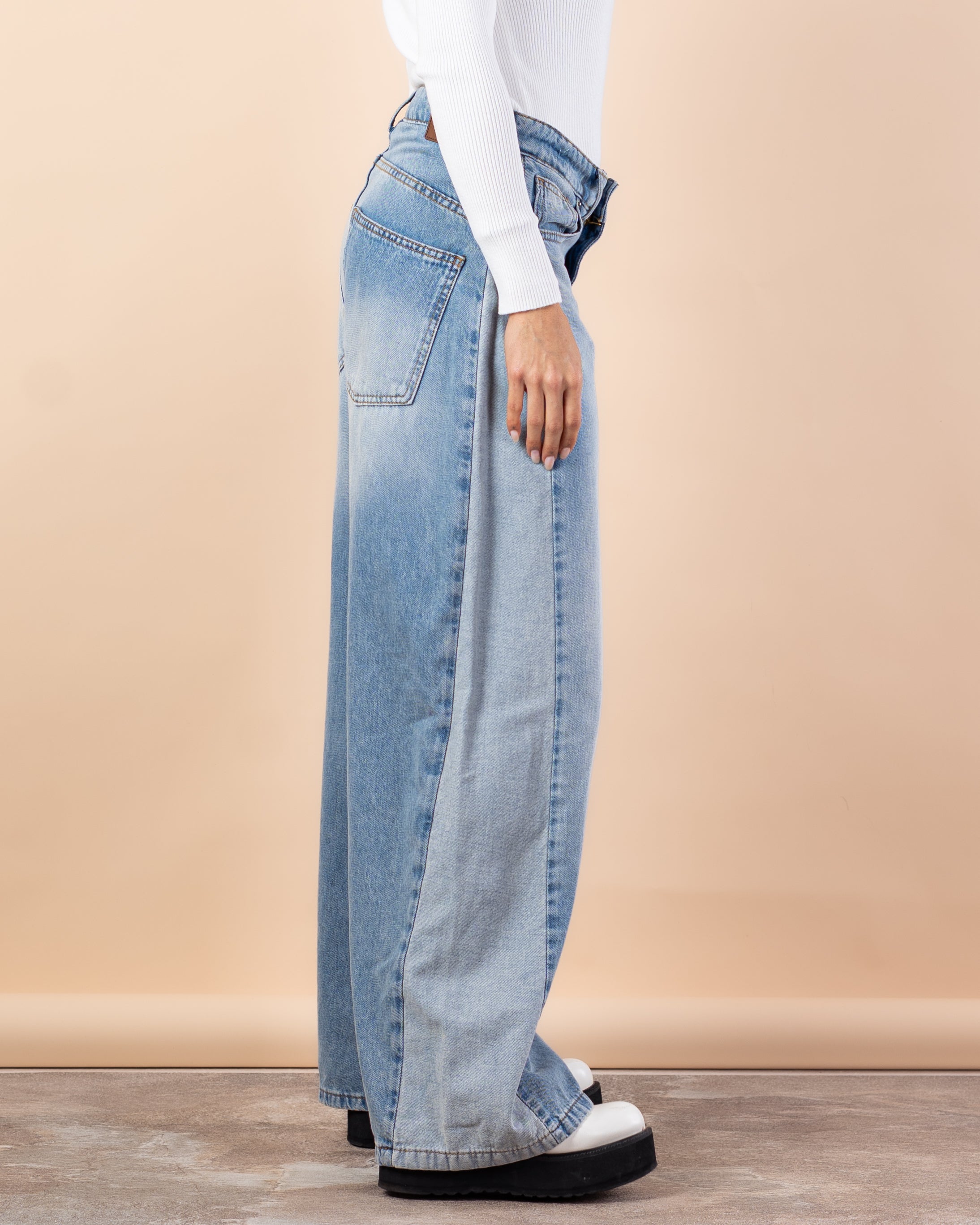 Wide-Leg Jeans – Contrast Side Panels