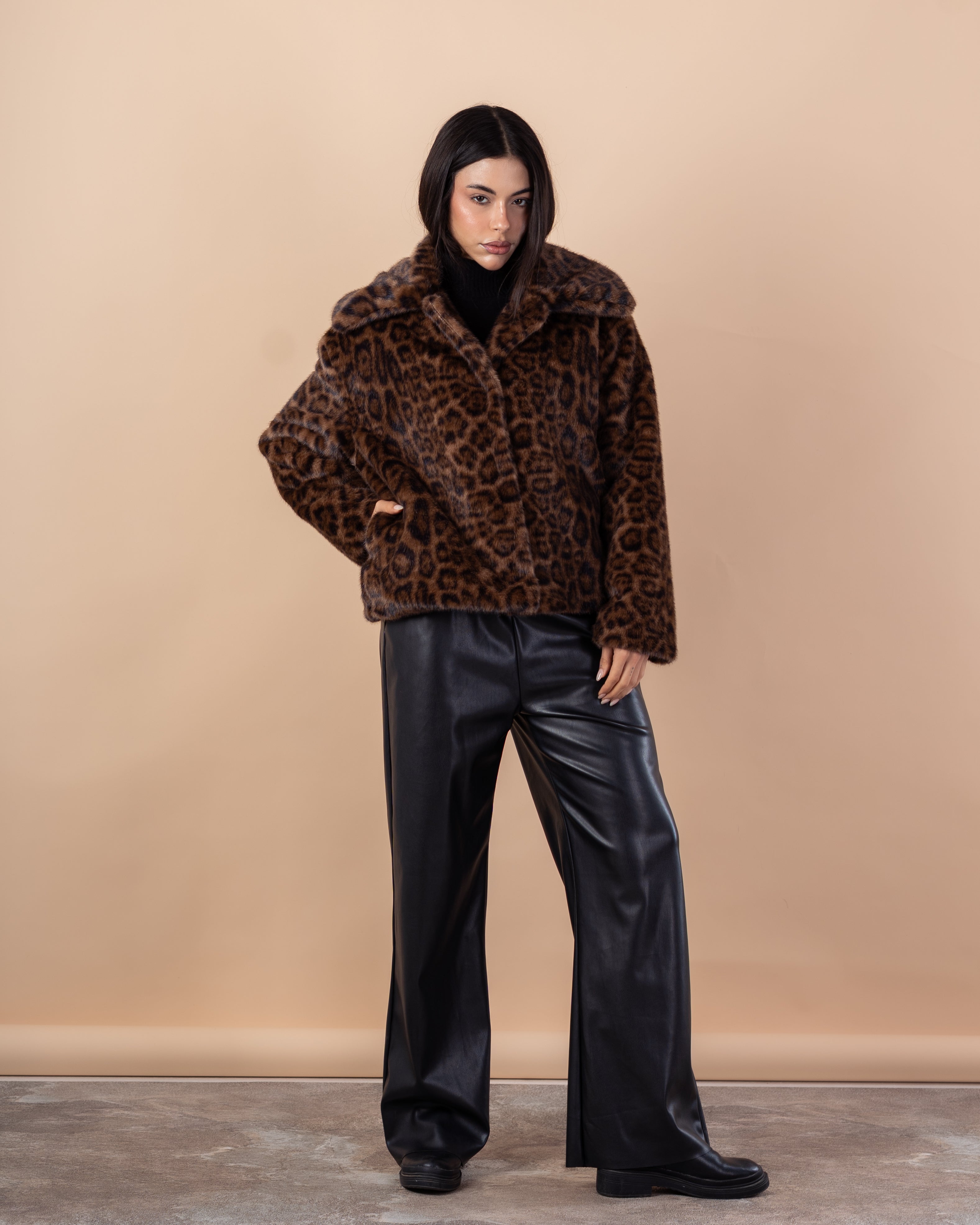 جاكيت من الفرو الناعم - بنقشة جلد النمر