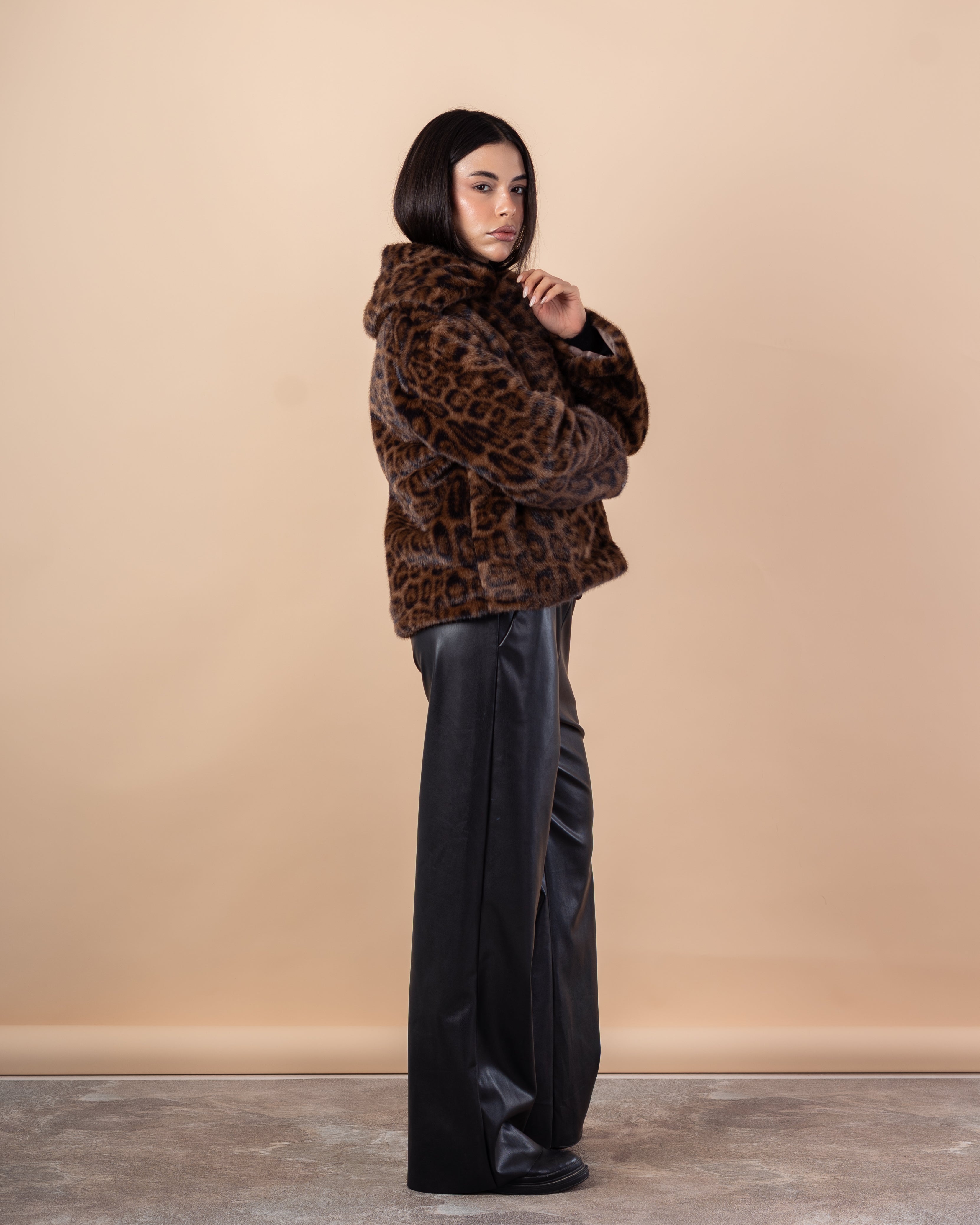 جاكيت من الفرو الناعم - بنقشة جلد النمر