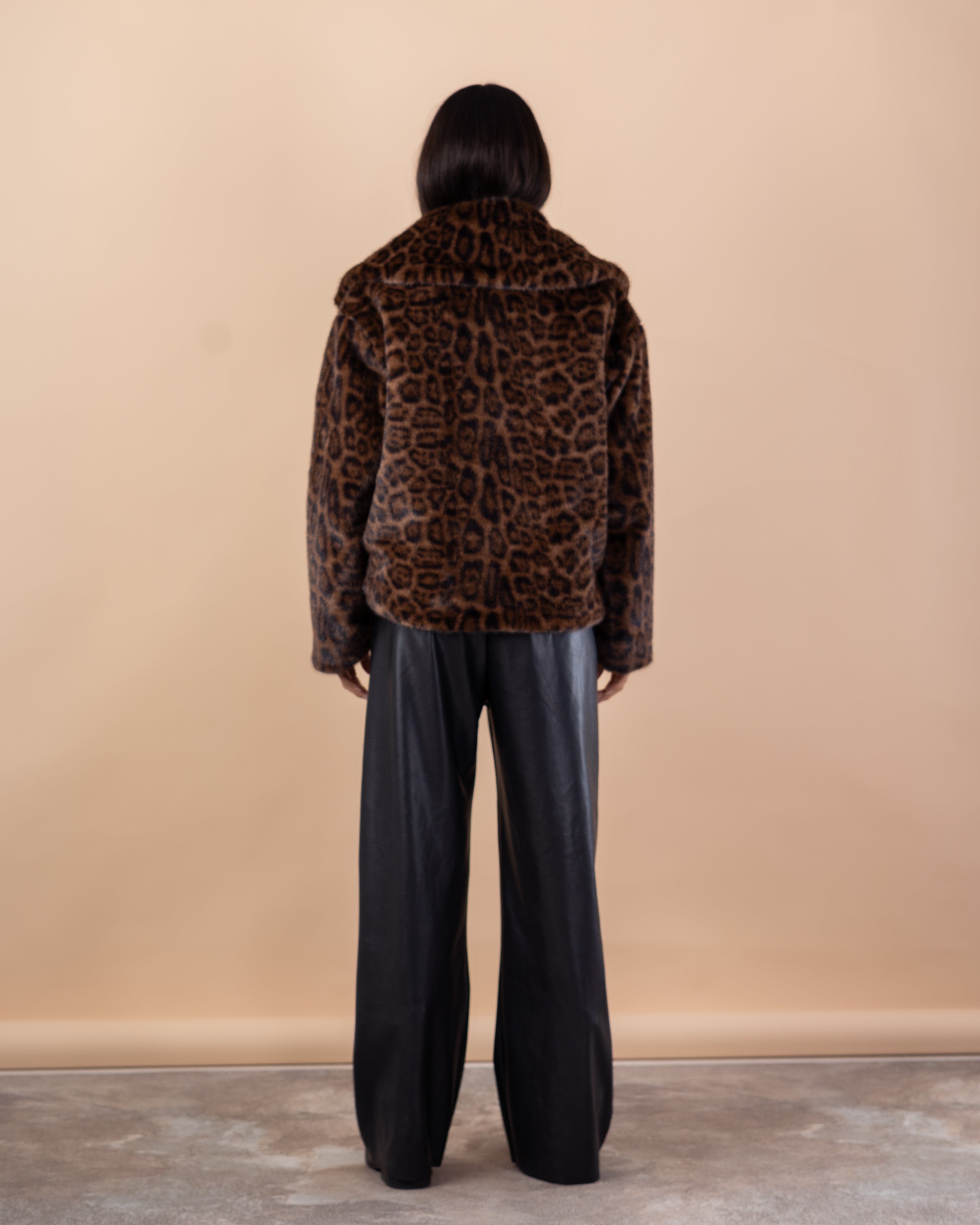جاكيت من الفرو الناعم - بنقشة جلد النمر