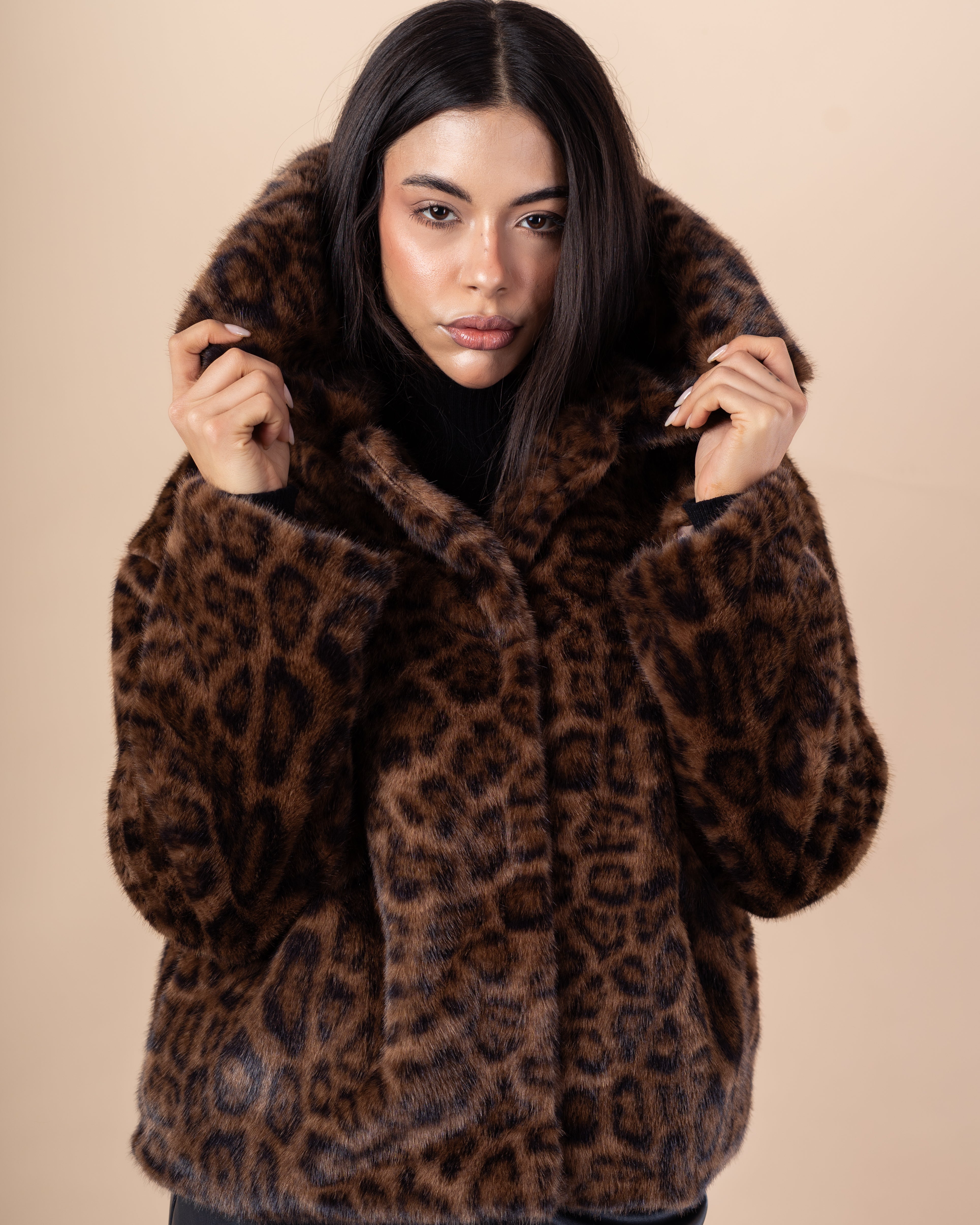 جاكيت من الفرو الناعم - بنقشة جلد النمر