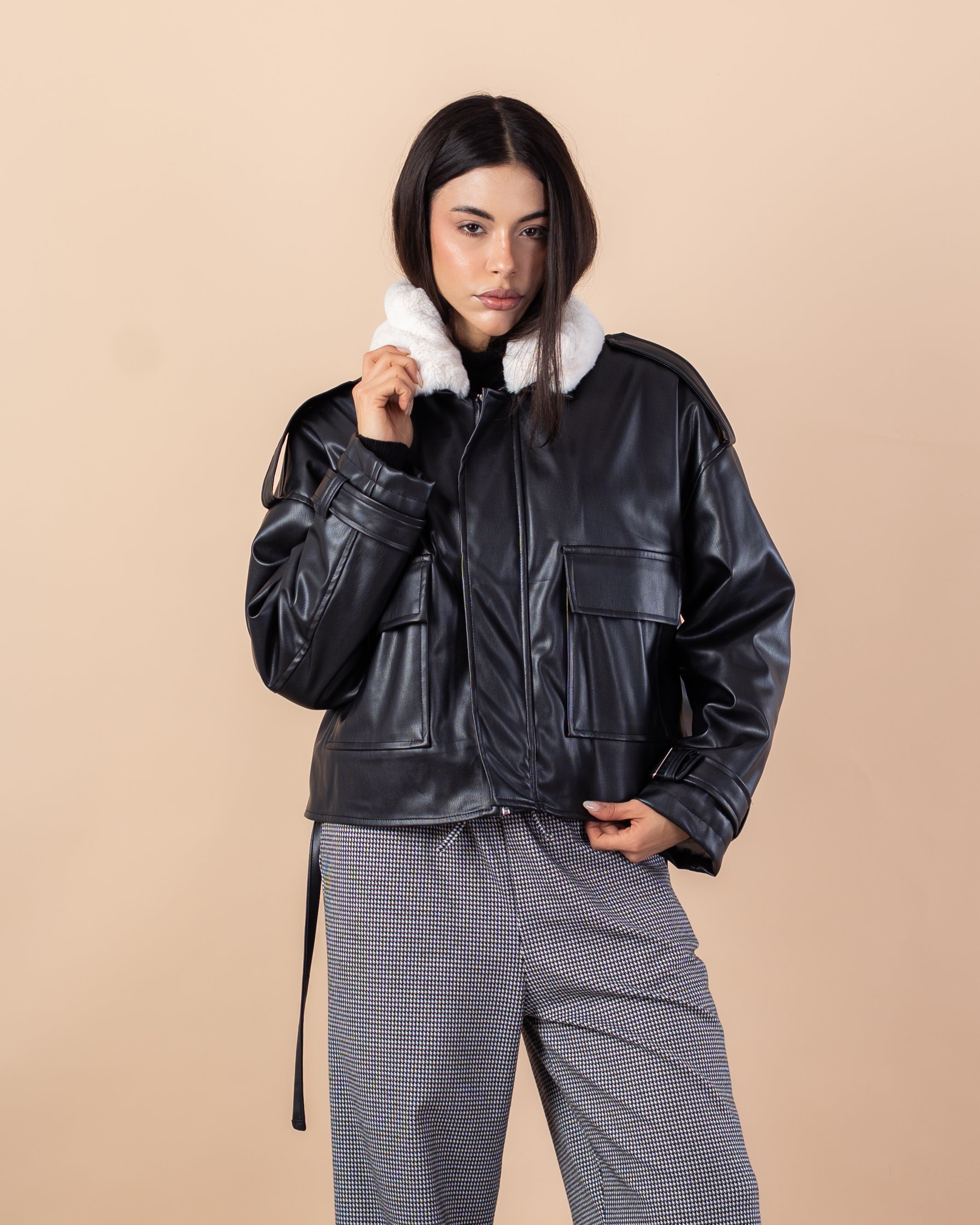 Short Leather Jacket – Collared (Fur)